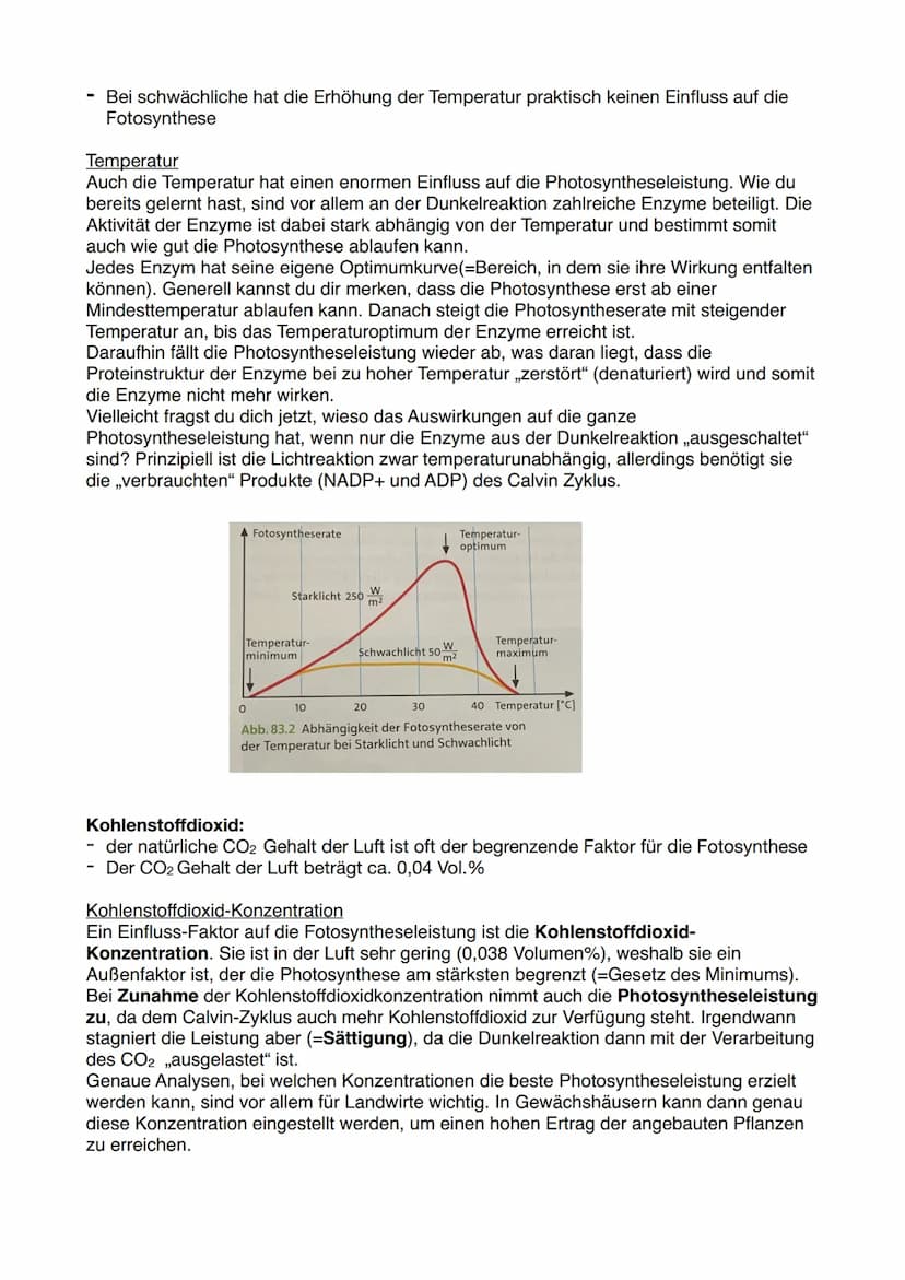 Abhängigkeit der Fotosynthese von äußerem Faktoren:
Licht:
bei geringen Lichtintensitäten überwiegt die CO2 -Abgabe durch Zellatmung die
fot