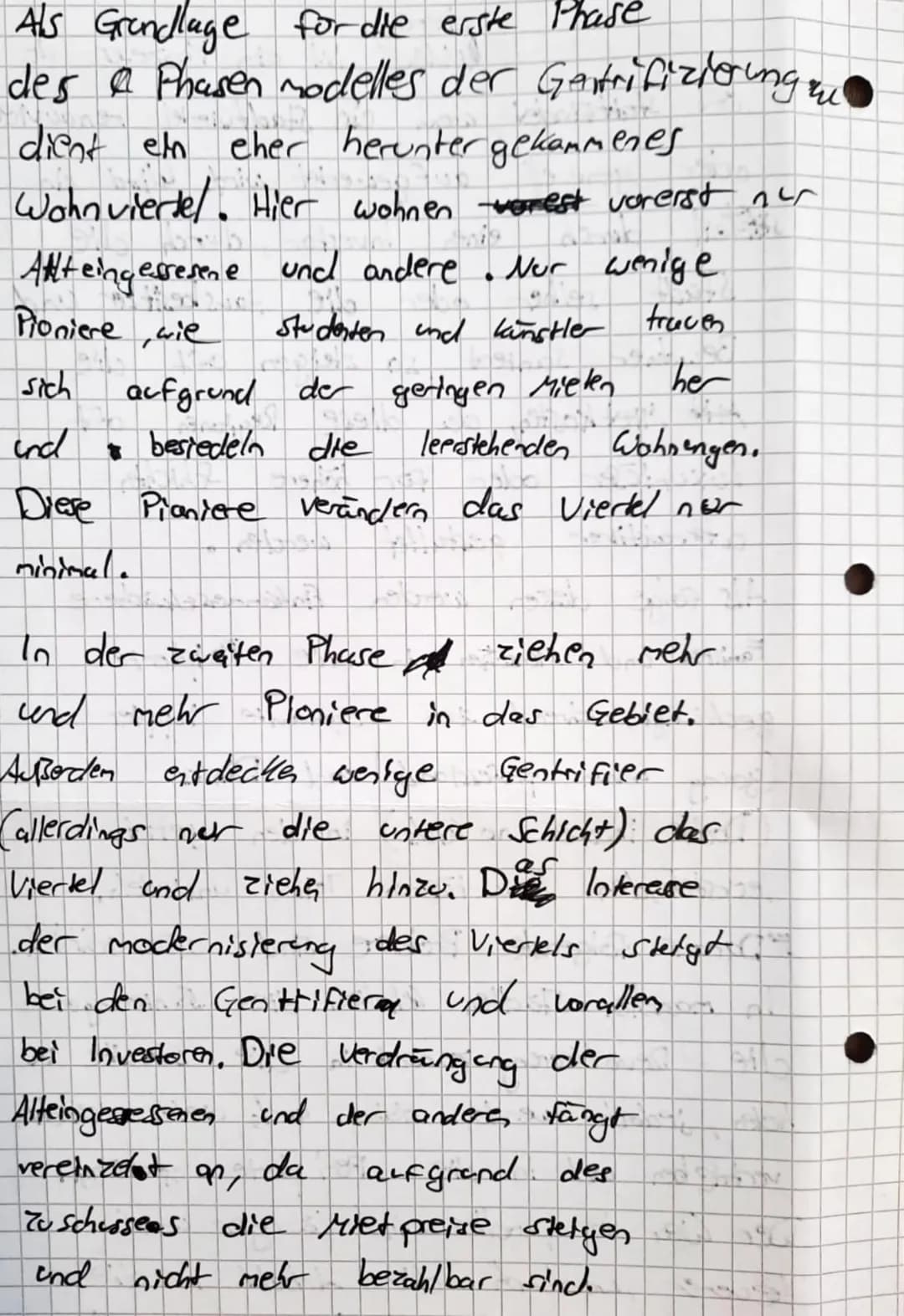 Als Grundlage for die erste Phase
des a Phasen modelles der Gantrifizioung
dient eln eher herunter gekammenes
Wohnviertel. Hier wohnen veres