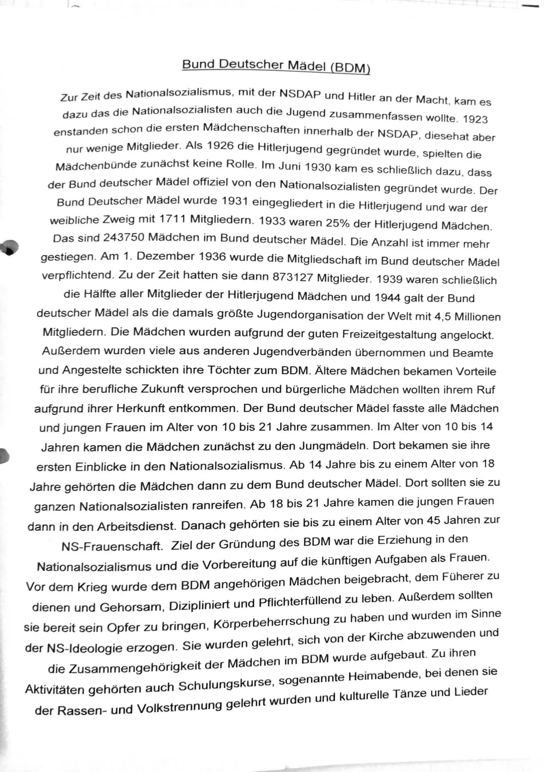 Bund Deutscher Mädel (BDM)
Zur Zeit des Nationalsozialismus, mit der NSDAP und Hitler an der Macht, kam es
dazu das die Nationalsozialisten 