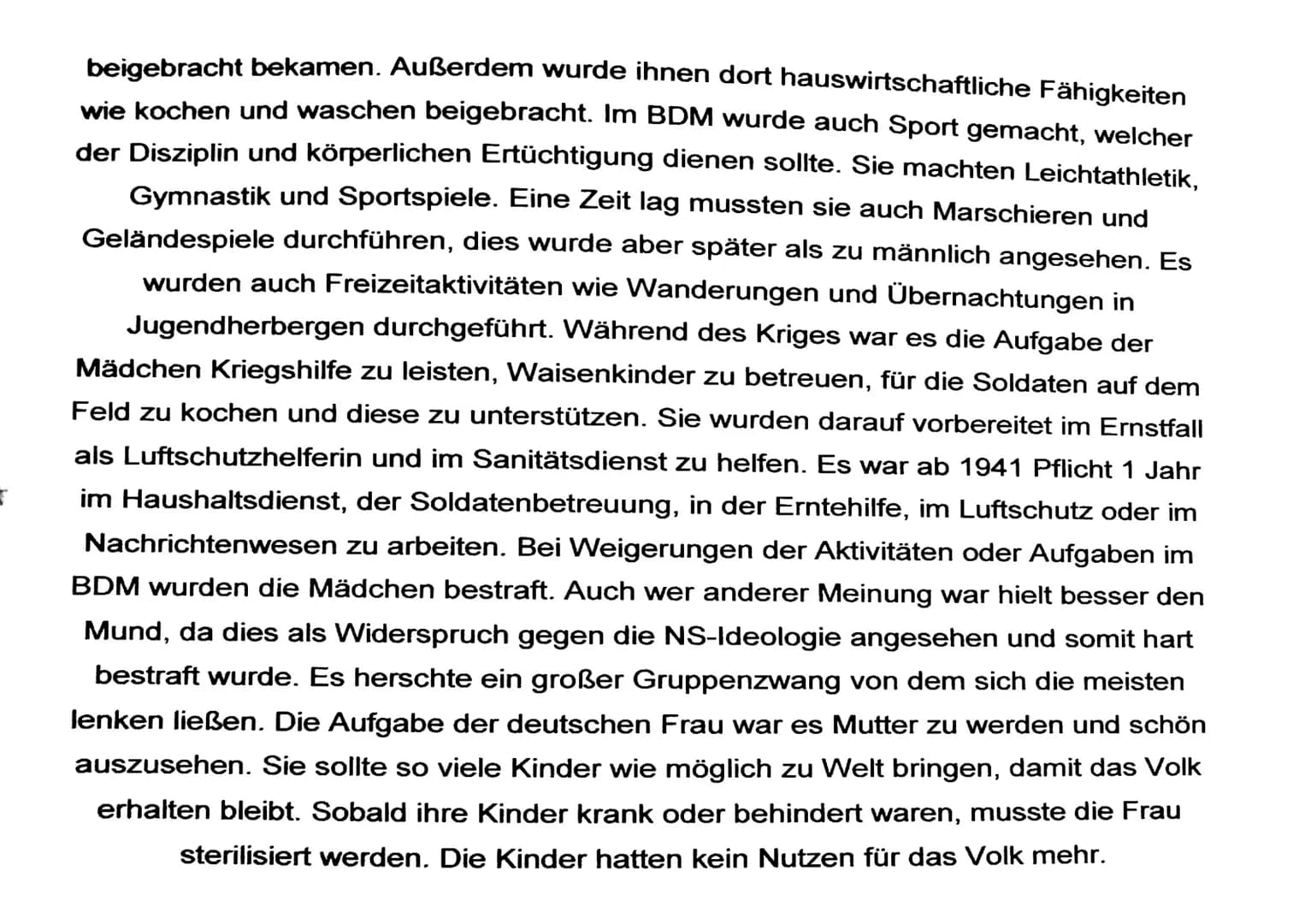Bund Deutscher Mädel (BDM)
Zur Zeit des Nationalsozialismus, mit der NSDAP und Hitler an der Macht, kam es
dazu das die Nationalsozialisten 