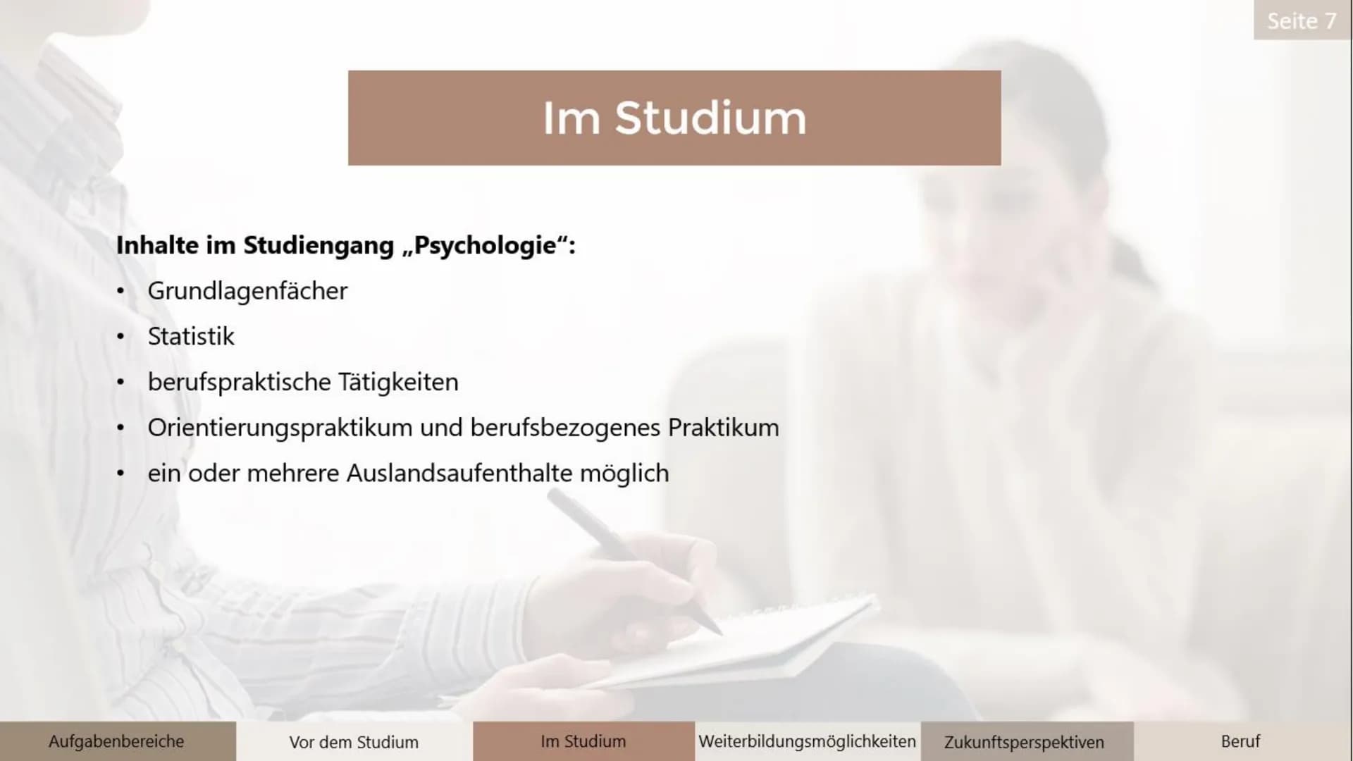 Der Beruf des/der
Psychotherapeuten/in
Q1
Luise
Seite 1 1 Aufgabenbereiche
3
6
Gliederung
7
Vor dem Studium
Im Studium
5 Zukunftsperspektive