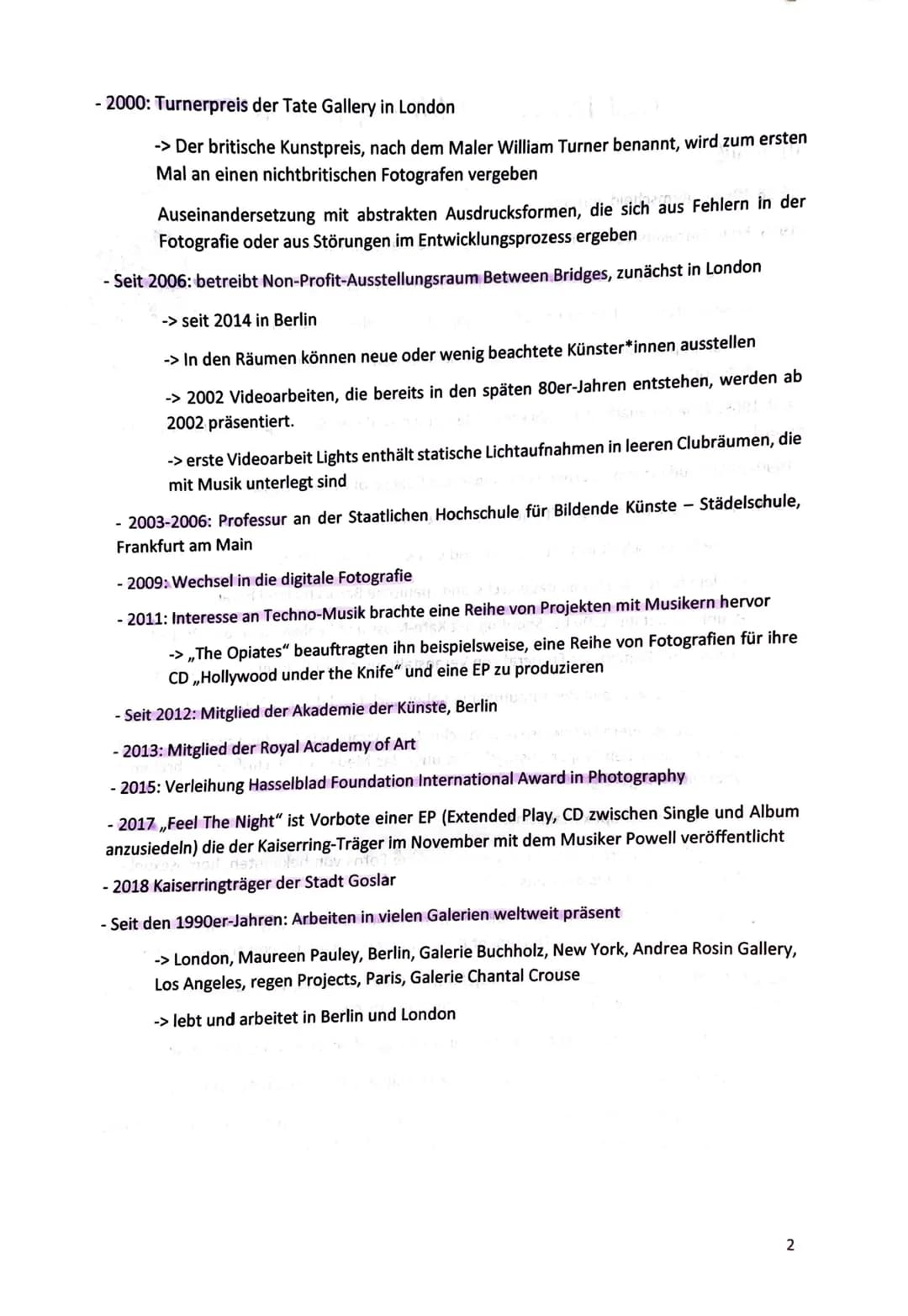 Kunst Klausur 4 - Wolfgang Tillmans
Lebenslauf
- 16.08.1968 in Remscheid geboren
- 1988: Erste Einzelausstellung im Cafe Gnosa, Hamburg: „Ap