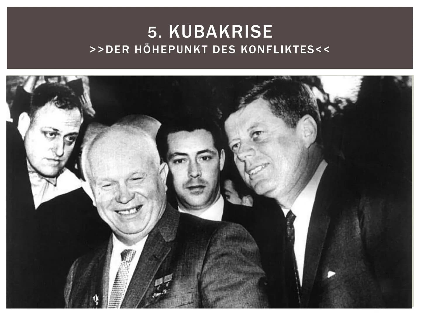 DER KALTE KRIEG
- Vanessa Siebert, 10c
>>weder Krieg
noch Frieden
zwischen dem
Ost- und dem
Westblock<< GLIEDERUNG
1. Allgemeine Fakten
2. D