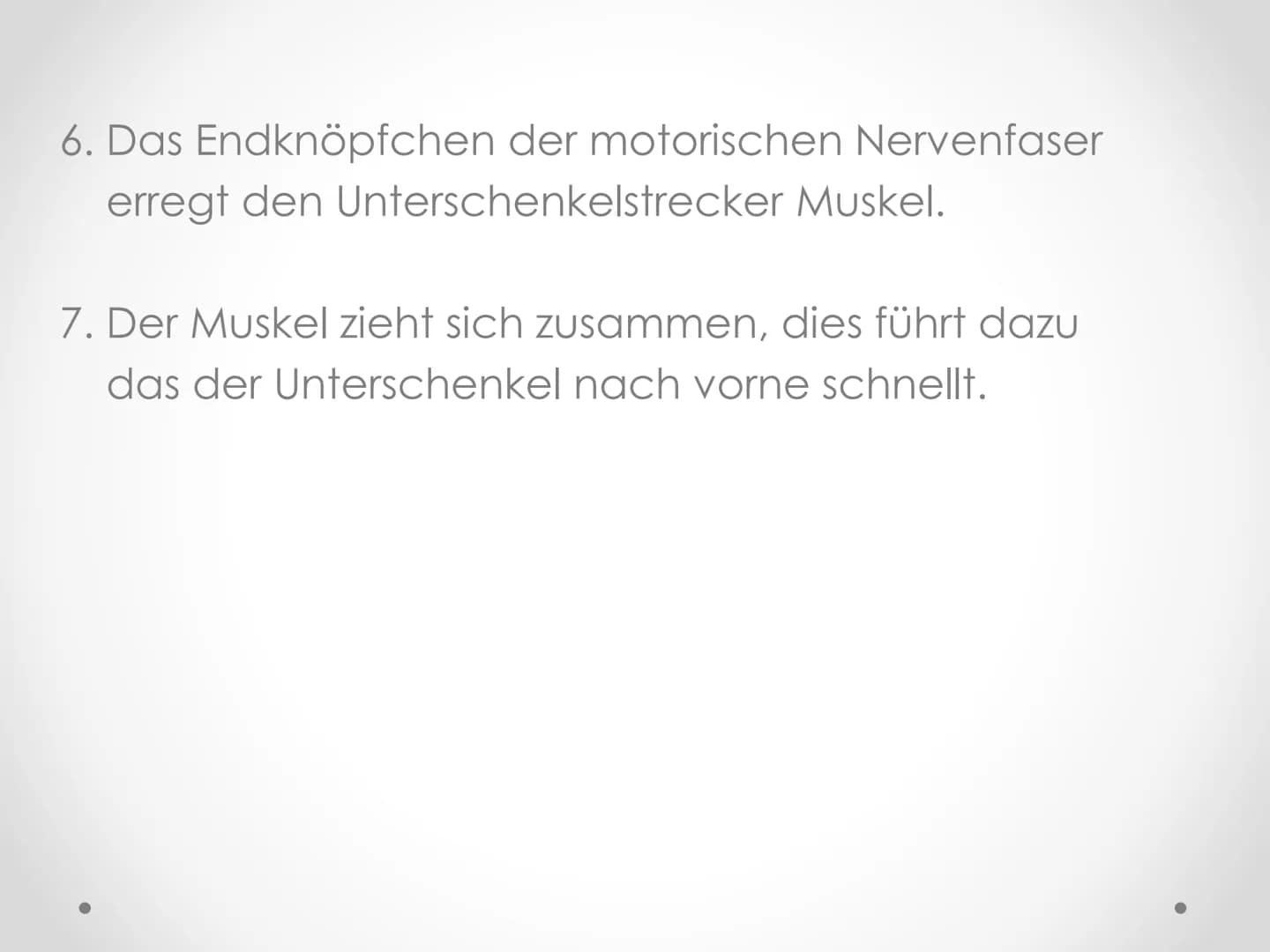 Reflexe
GFS im Fach Biologie ●
●
●
Gliederung
1. Beispiele von Reflexen
2. Kniescheibensehnenreflex
• 3. Grundlegender Ablauf eines Reflexes