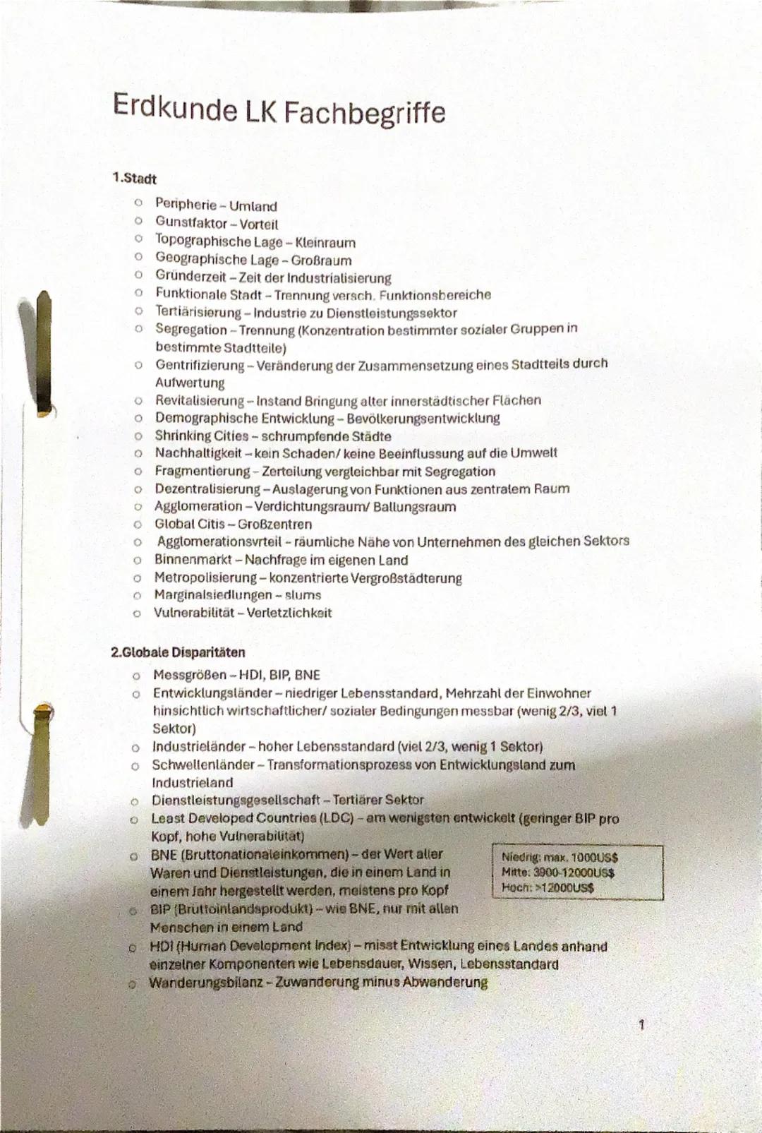 Erdkunde LK Fachbegriffe
1.Stadt
o Peripherie- Umland
o Gunstfaktor - Vorteil
Topographische Lage - Kleinraum
O Geographische Lage - Großrau