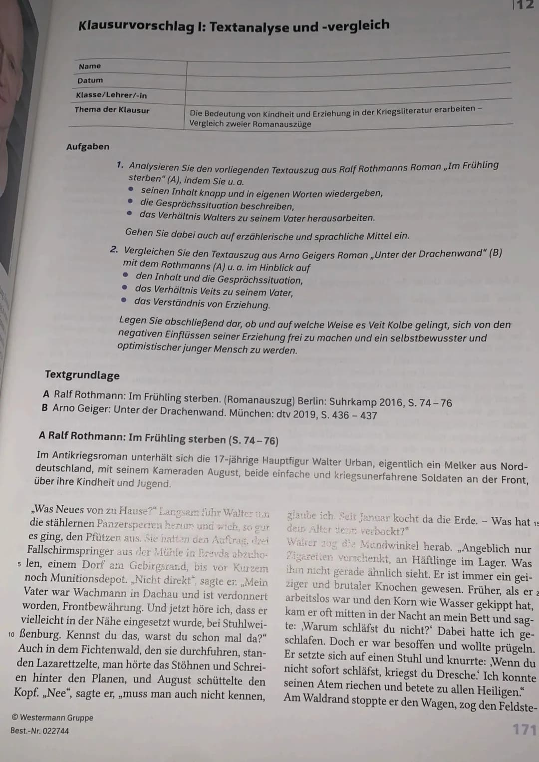 Zusatzmaterial
12
cher unter den Armaturen hervor und suchte den Ho-
30 rizont ab. „Doch irgendwann hab ich wohl vor Angst
gezittert, war ja