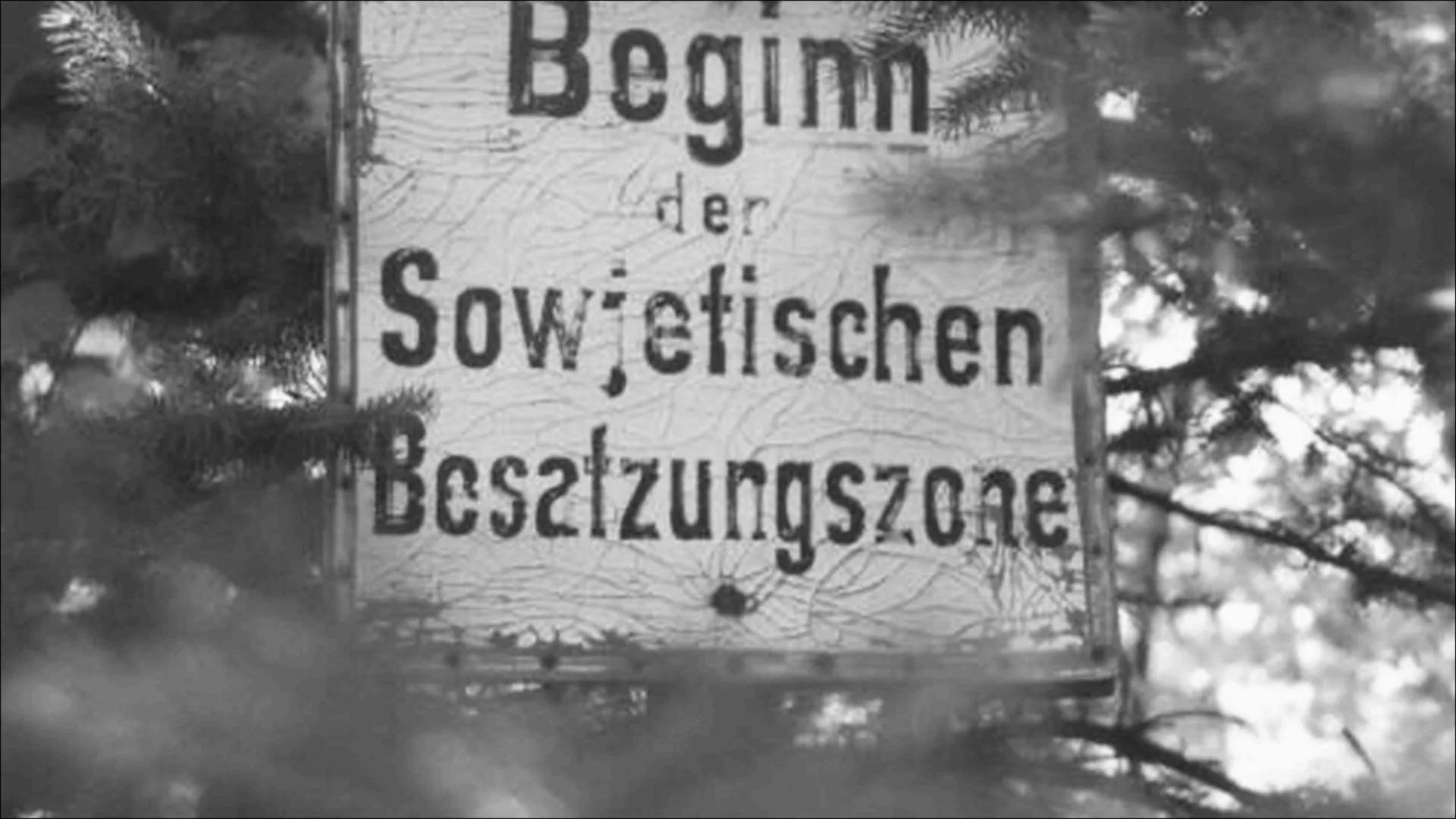 Entnazifizierung
Luca Speitmann
Tuche
Saarlandste
90-> Inhaltsverzeichnis
Definition
• Beschluss
Nürnberger Prozesse
Besatzungszonen
●
●
• -