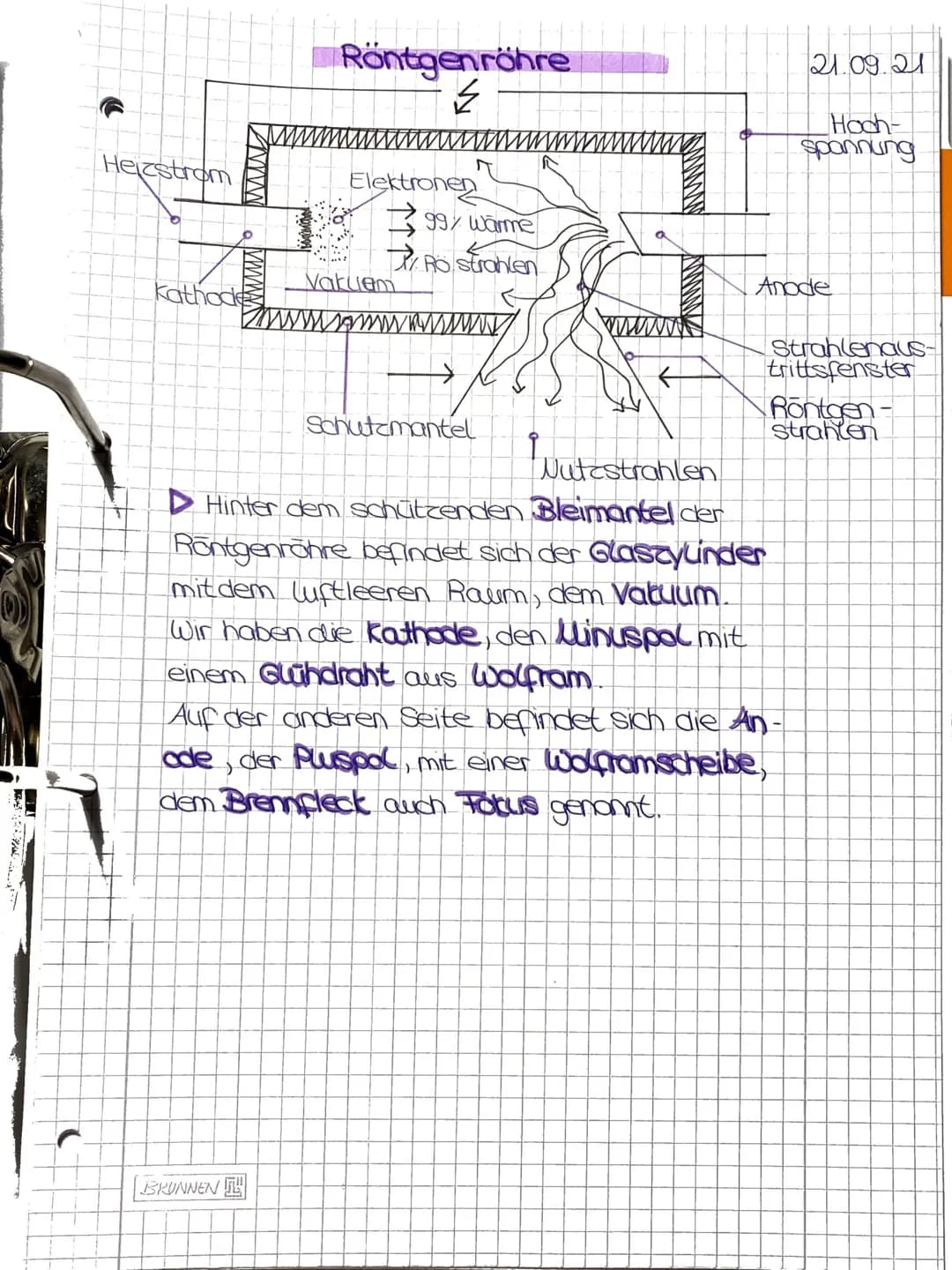 ▶ Röntgenstrahlen und somit die Bildent-
stehang können durch drei Größen (Parameter)
beeinflusst werden:
-
1
Röhrenspannung (Kilovolt = KV)