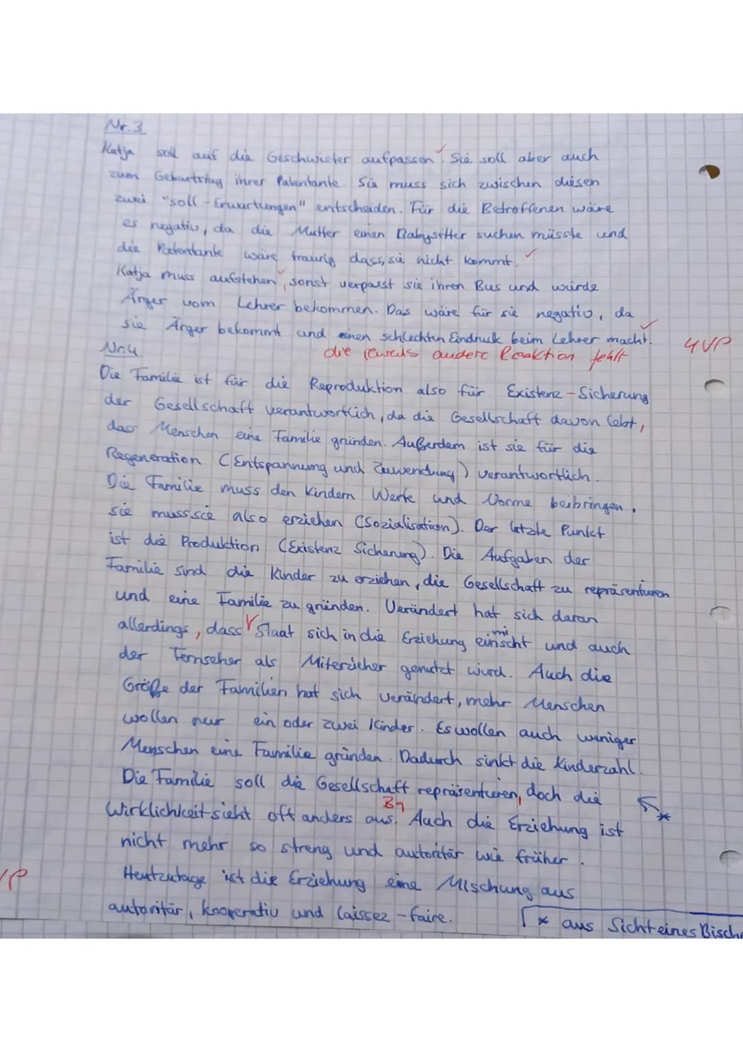 VP:
Klassenarbeit Nr. 1
25
Material 1: Tagesablauf von Katja
1. a) Liste auf, welchen Gruppen Katja angehört. (1,5 VP)
b) Definiere die Grup