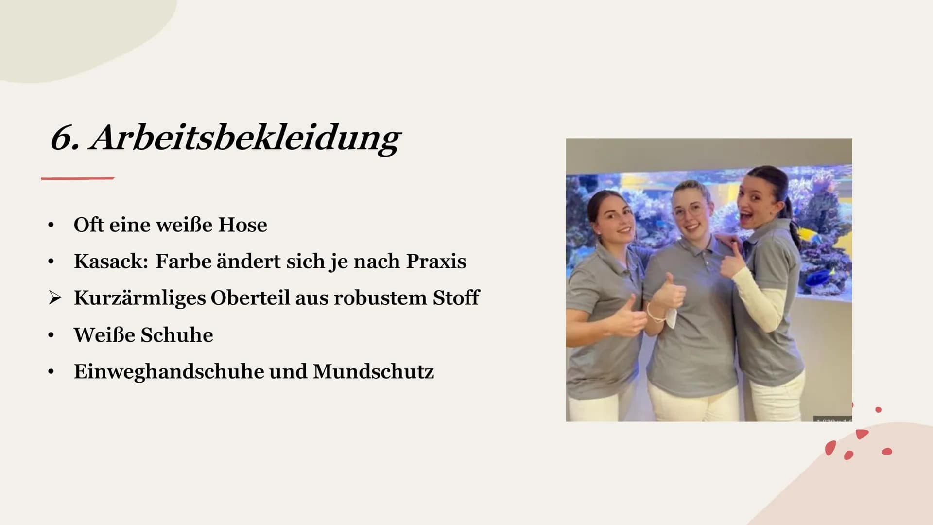 Meine Traumausbildung:
Zahnmedizinische Fachangestellte
Kurs: Studium und Beruf Gliederung
1.Was macht man?/
Allgemeine Infos
6.Arbeitsbekle