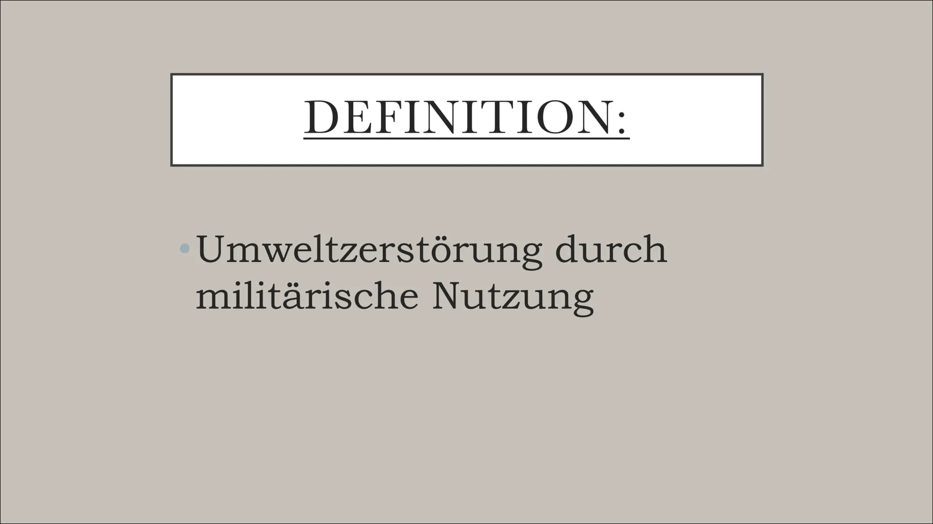 VERBRANNTE-ERDE-SYNDROM
Von Victoria und Stella DEFINITION:
Umweltzerstörung durch
militärische Nutzung  HISTORISCHER
HINTERGRUND
Erstmals b