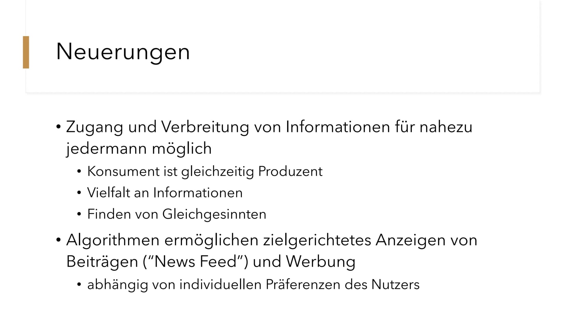 Soziale
Medien
Gefahr oder Chance für die
Demokratie? 1. Neuerungen
●
●
●
●
●
●
2. Chancen
●
Algorithmen ermöglichen zielgerichtetes Anzeige