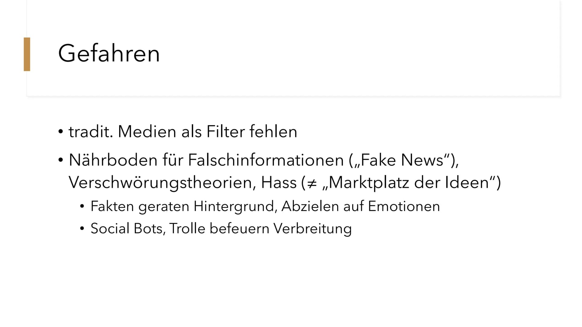 Soziale
Medien
Gefahr oder Chance für die
Demokratie? 1. Neuerungen
●
●
●
●
●
●
2. Chancen
●
Algorithmen ermöglichen zielgerichtetes Anzeige