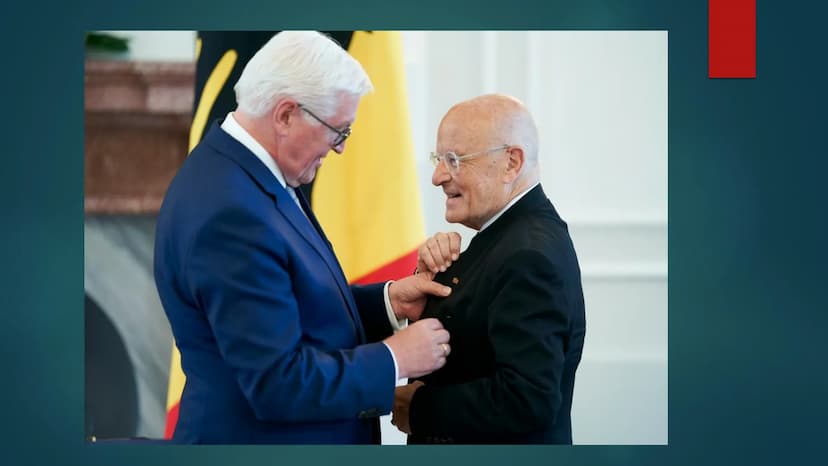 Der Bundespräsident
VON DEUTSCHLAND Bundespräsident Voraussetzungen
► Deutscher Staatsbürger/in
►Besitz des Wahlrechtes zum Bundestag
Mindes