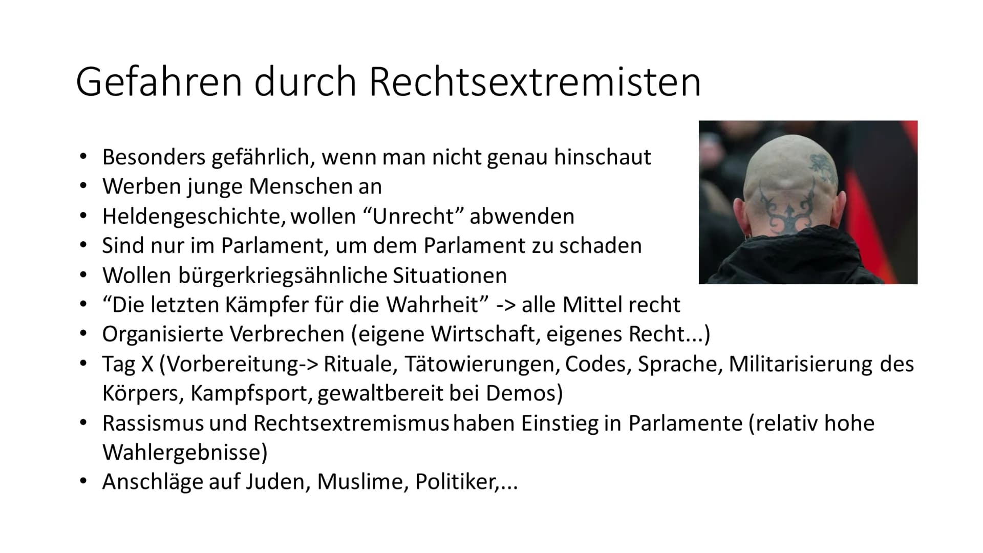 Wehrhafte Demokratie:
Rechtsextremismus
ICH HAB JA NICHTS GEGEN
DICH, JUTTA, ABER DEIN
„ABER" KOTZT MICH AN.
ICH HAB JA
NICHTS
GEGEN
FLÜCHT-