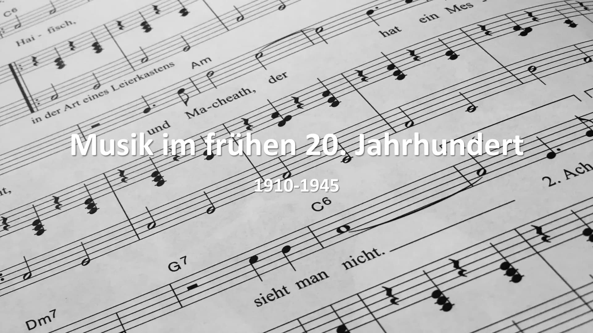 C6
ht,
Hai- fisch,
in der Art eines Leierkastens
Dm7
Ma-cheath,
Am
G7
der
hat
Musik im frühen 20. Jahrhundert
und
1910-1945
C6
ein Mes
sieht