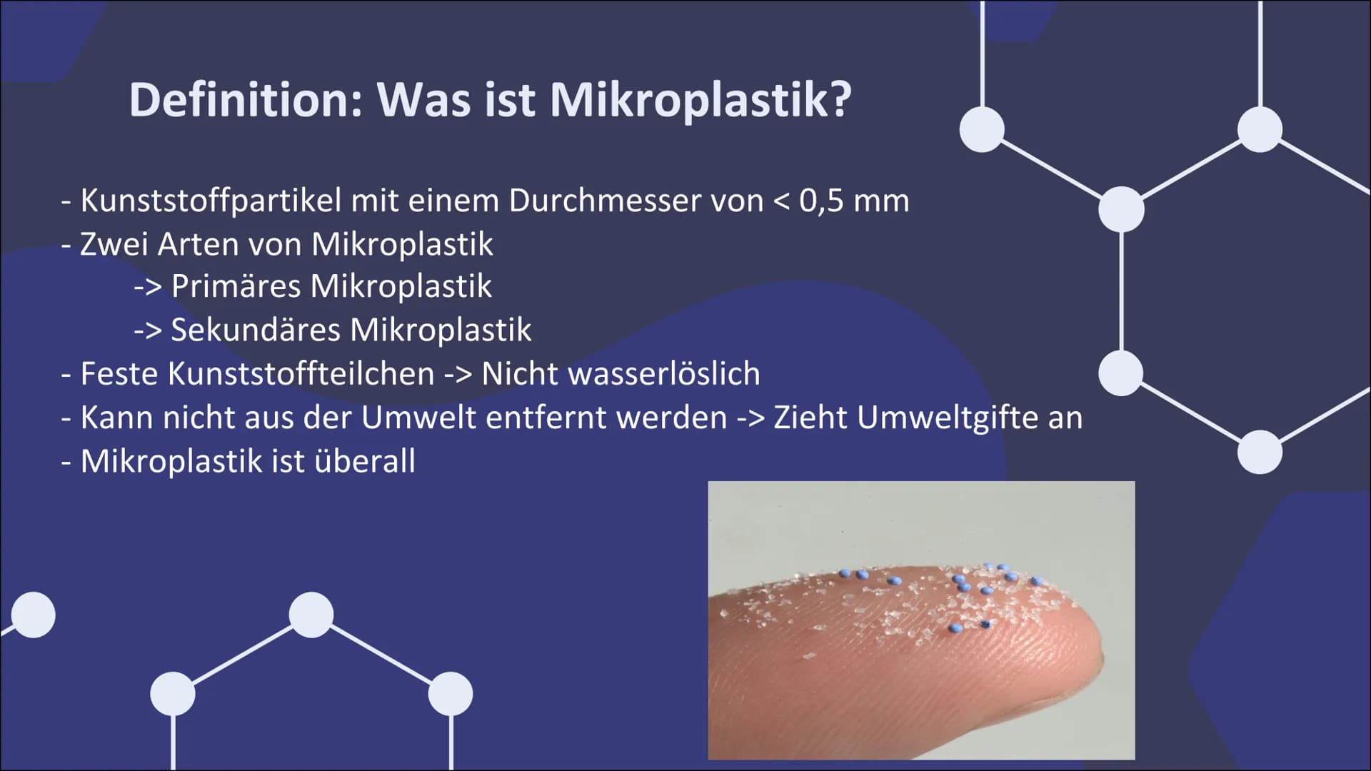 Mikroplastik
Eine Präsentation von ..... & Jill Inhaltsverzeichnis
Definition
Arten von Mikroplastik
Vorkommen
-> Produkte
Ursprung
Folgen f