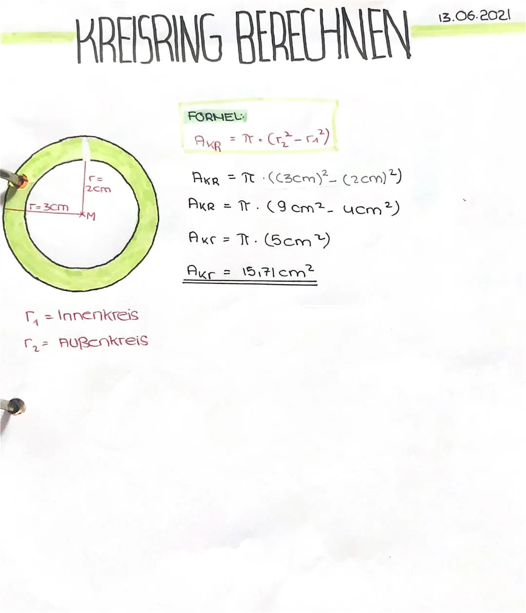 r=3cm
KREISRING BERECHNEN
12cm
*M
= Innenkreis
₂= AUßenkreis
FORNEL
AKR
= π =(√₂²-₁²)
AKR = π (C3cm)²-(2cm) ²)
AKR
= π. (9 cm²_ ucm²)
Akr = 