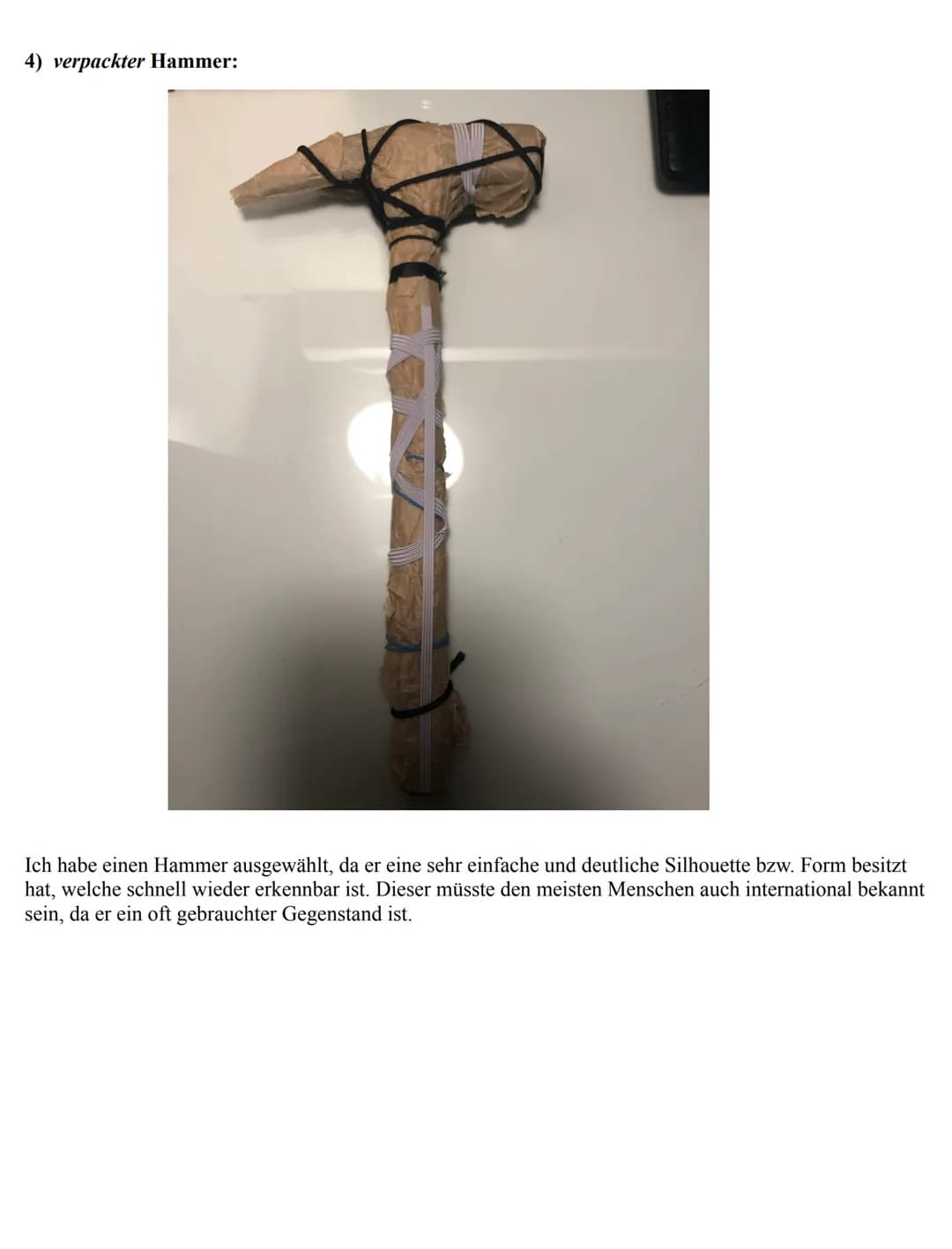 
<p>Durch den extrem anliegenden Stoff bzw. der Verpackung wirkt das Bild auf mich wie ein sehr aufgezwungenes Werk, das dem Betrachter vorg