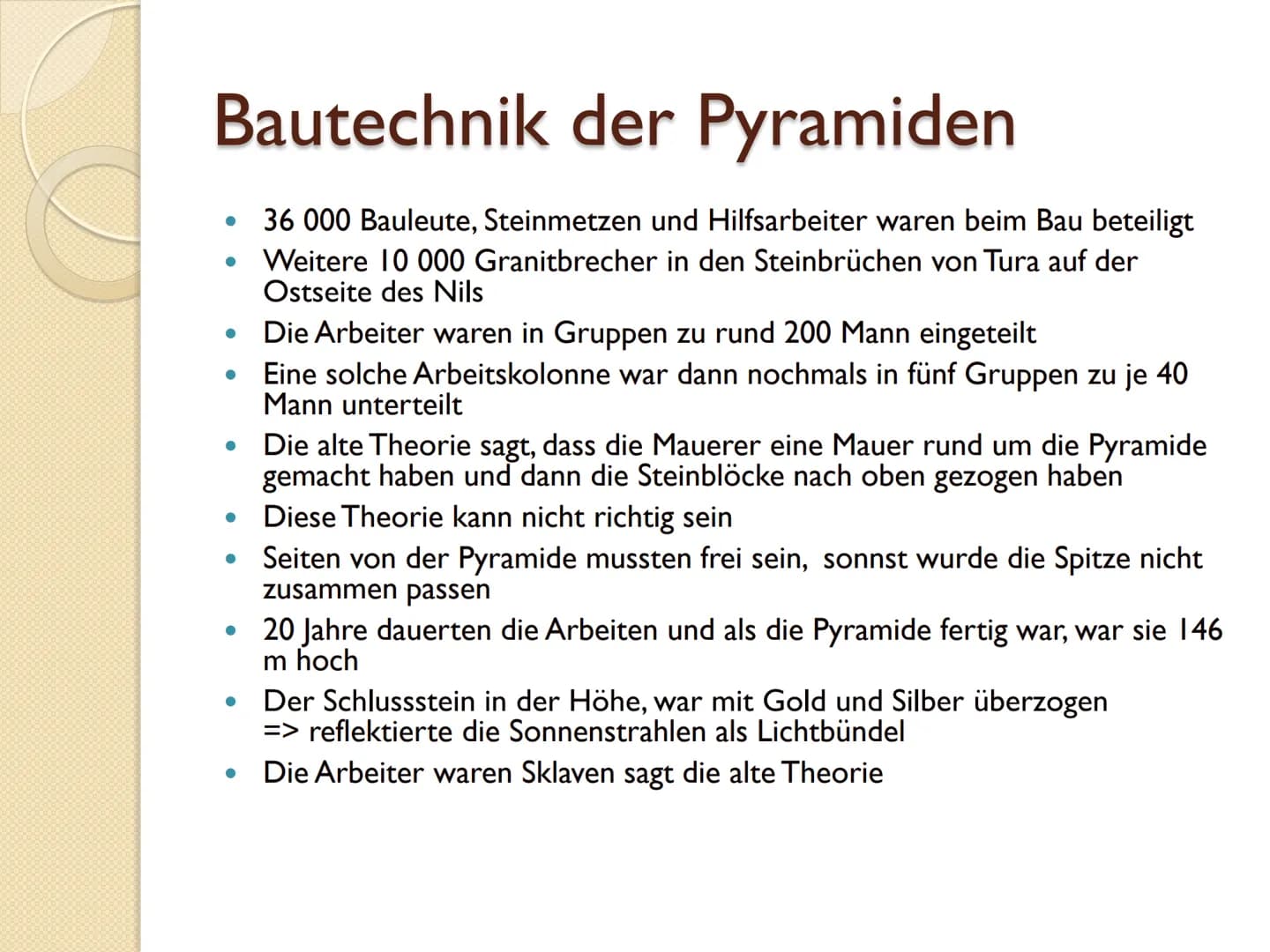 Die Pyramiden von Gizeh: Bauzeit, Steckbrief & geheime Theorien