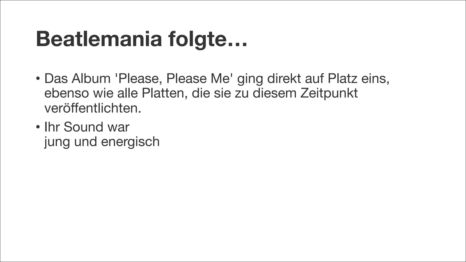 John Lennon Geboren im zweiten Weltkrieg
1940 wurde John als Sohn von Julia Lennon geboren. Sein
Vater war Seemann und auf See.
●
●
Er lebte