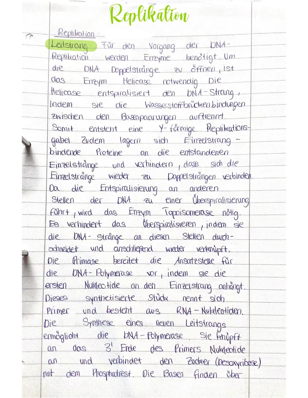 Replibation
Leitstrang Für den
Replikation
werden
Vorgang der
DNA-
Enzyme benötigt. Um
die
t
DNA Doppelstränge zv öffnen, ist
das Entym. Hel
