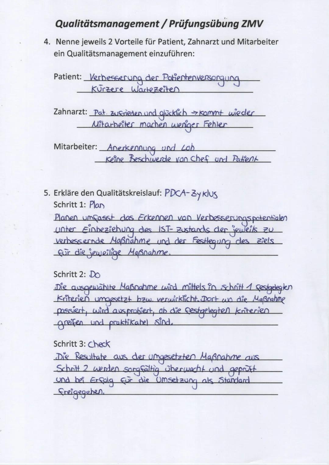 Qualitätsmanagement / Prüfungsübung ZMV
1. Erkläre den Begriff ,,Qualitätsmanagement:
Umfassender Ansatz zum Lenken und Leiten
von Abläufen,