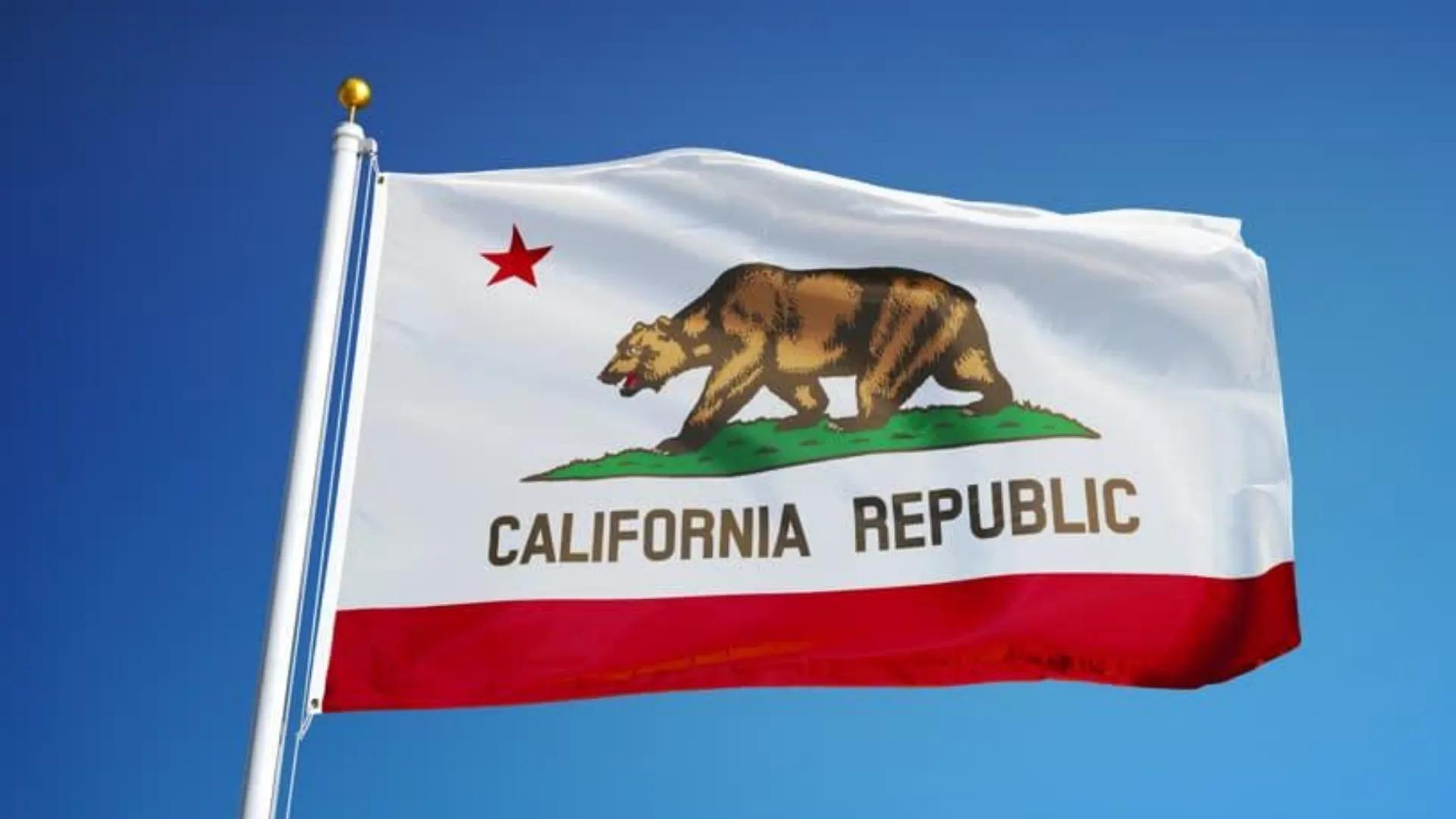 1011
UWOOD
ELT
California
HOLLYWOOD
WA
OR
NV
ID
UT
AZ
MT
WY
8
со
NM
HI
ND
SD
NE
KS
TX
OK
IA
MO
AR
LA
WI
IL
MI
IN
TN
OH
KY
W
7
MS AL GA
PA
SC