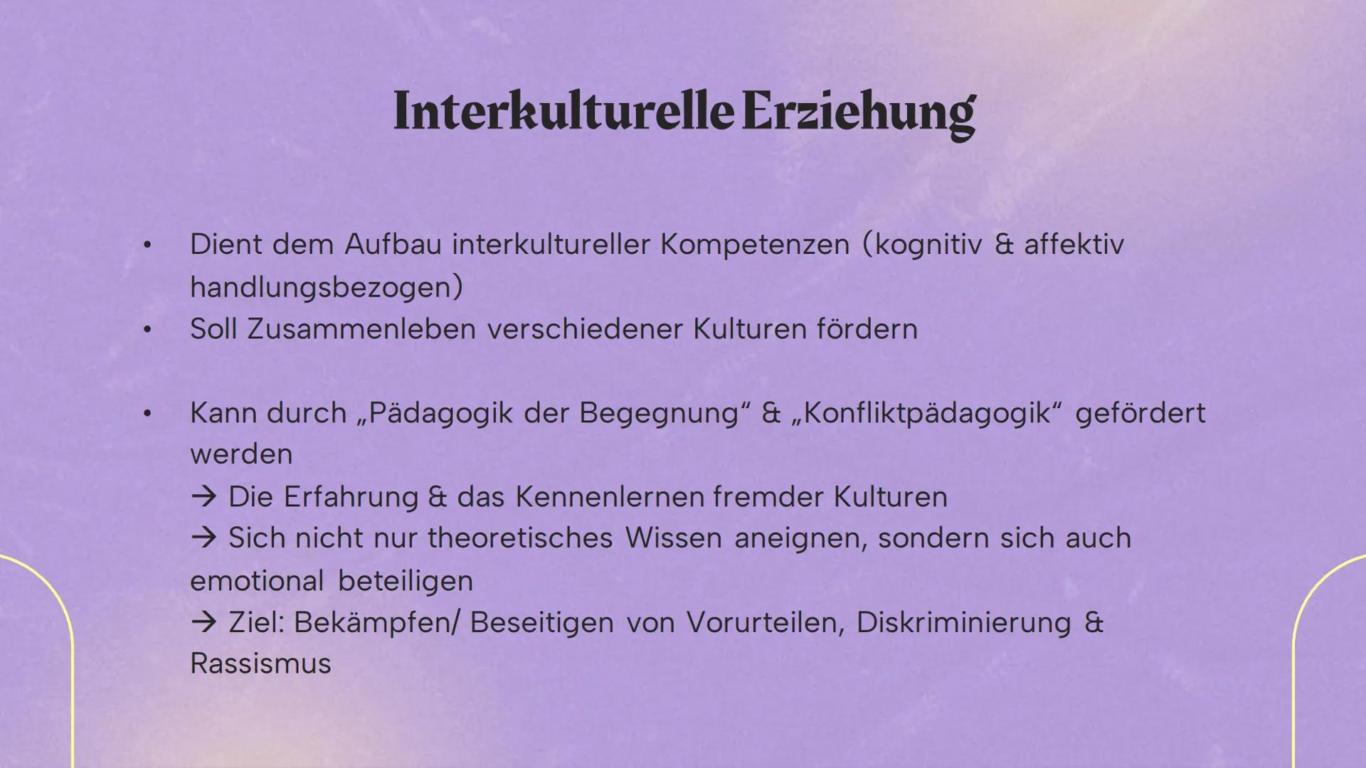Interkulturelle
Erziehung
nach Nieke
Eine Präsentation von Angelina Cozza Interkulturelle Erziehung
•
Dient dem Aufbau interkultureller Komp