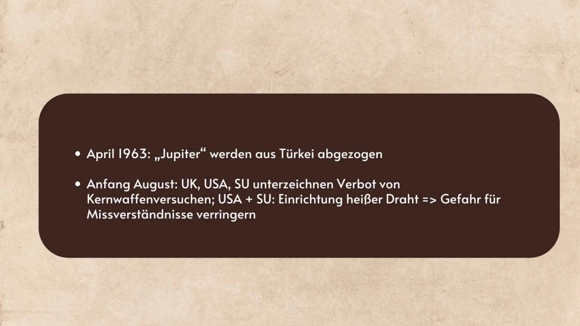 STOP BASES
STOP
ADE
KUBA KRISE
1962
HANDS OFF
CUBA
NO WAR
WER WAR SCHULD
AN DER
ESKALATION DER
KUBA KRISE? --- OCR Start ---
HINTERGRUND DER