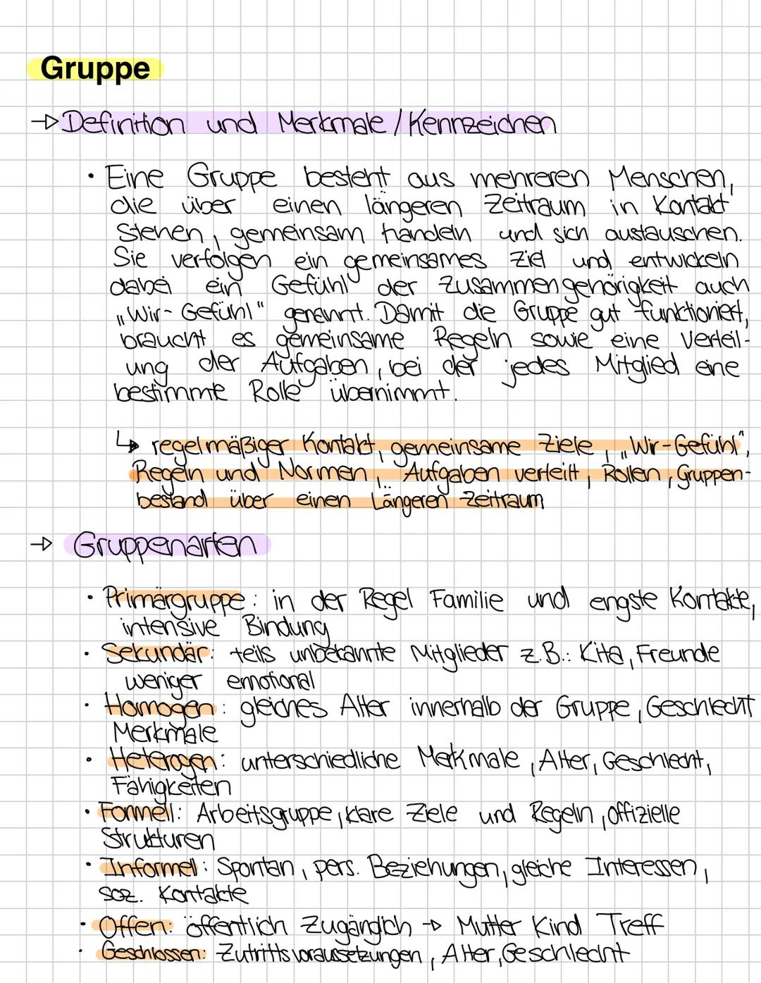 Gruppe
→Definition und Merkmale / Kennzeichen
• Eine Gruppe besteht aus mehreren Menschen,
die über einen längeren Zeitraum in Kontakt
Steh