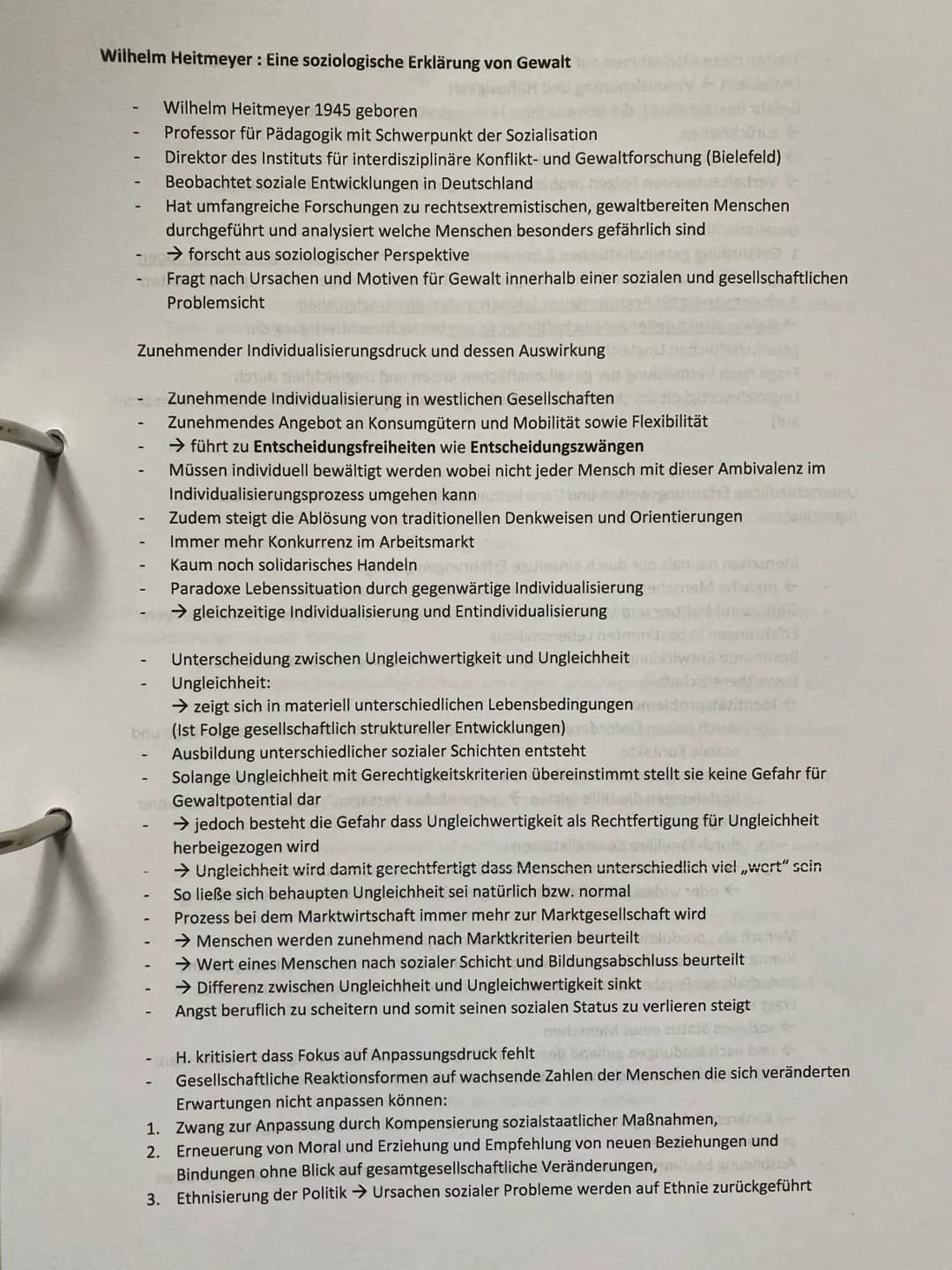 Gesellschaftlicher Kontext
Politischer, sozialstruktureller, sozialräumlicher
Kontext, öffentliche Diskurse über Medien etc.
Milieuzugehörig