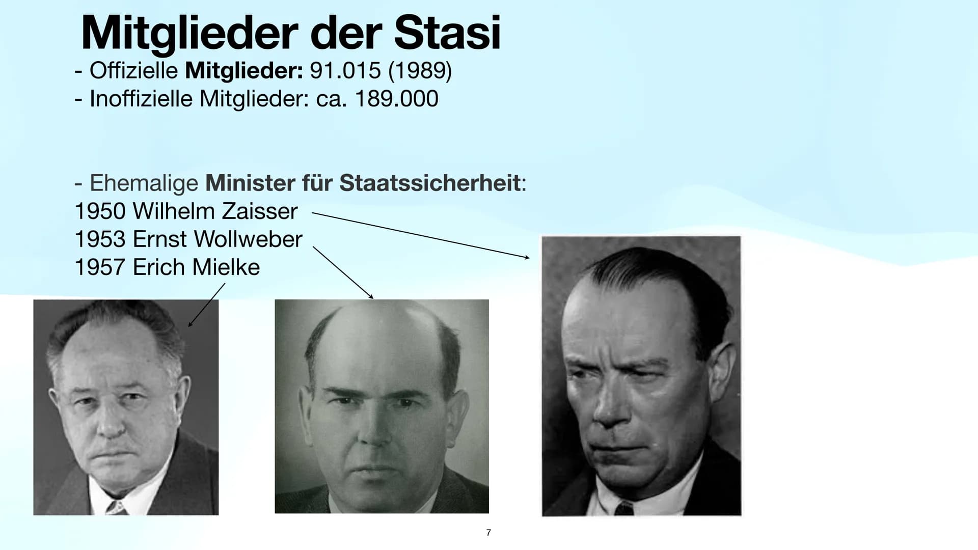 Die Stasi
WIE WEIT DARF EIN GEHEIMDIENST GEHEN?
Leni Wagner, 29.11.2022 # Gliederung
1. Was ist die Stasi?
2. Definition Geheimdienst
3. Auf