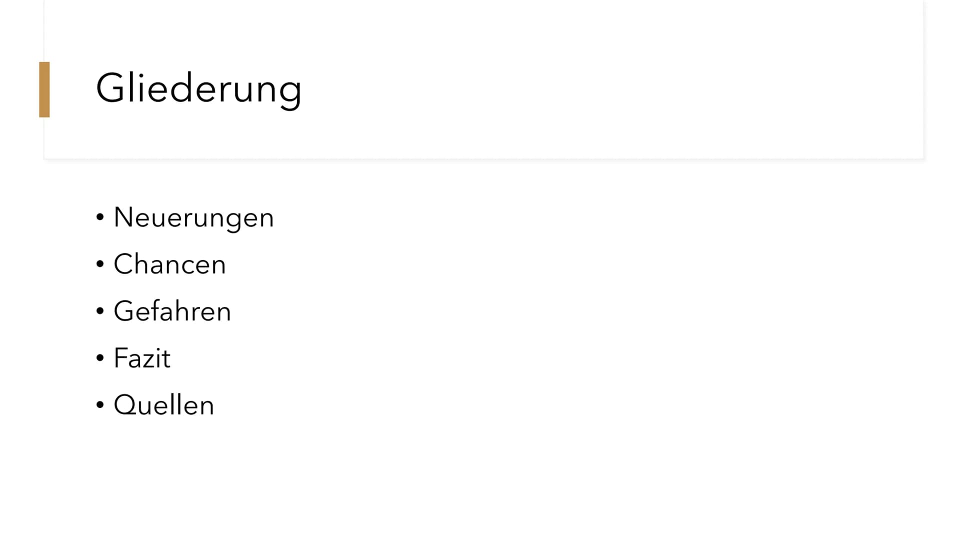 Soziale
Medien
Gefahr oder Chance für die
Demokratie? # Gliederung
* Neuerungen
* Chancen
* Gefahren
* Fazit
* Quellen # Neuerungen
* Zuga