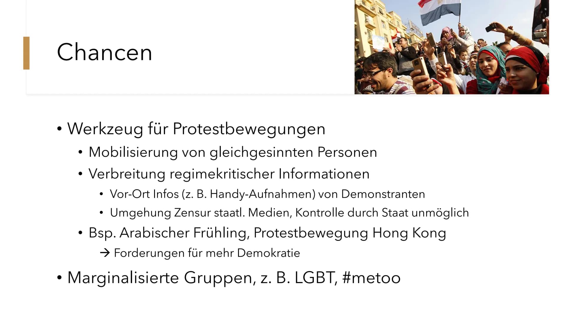 Soziale
Medien
Gefahr oder Chance für die
Demokratie? # Gliederung
* Neuerungen
* Chancen
* Gefahren
* Fazit
* Quellen # Neuerungen
* Zuga
