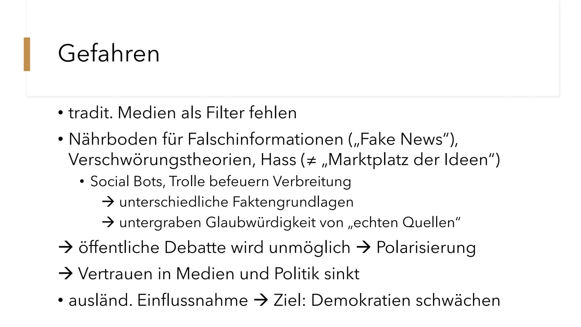 Soziale
Medien
Gefahr oder Chance für die
Demokratie? # Gliederung
* Neuerungen
* Chancen
* Gefahren
* Fazit
* Quellen # Neuerungen
* Zuga