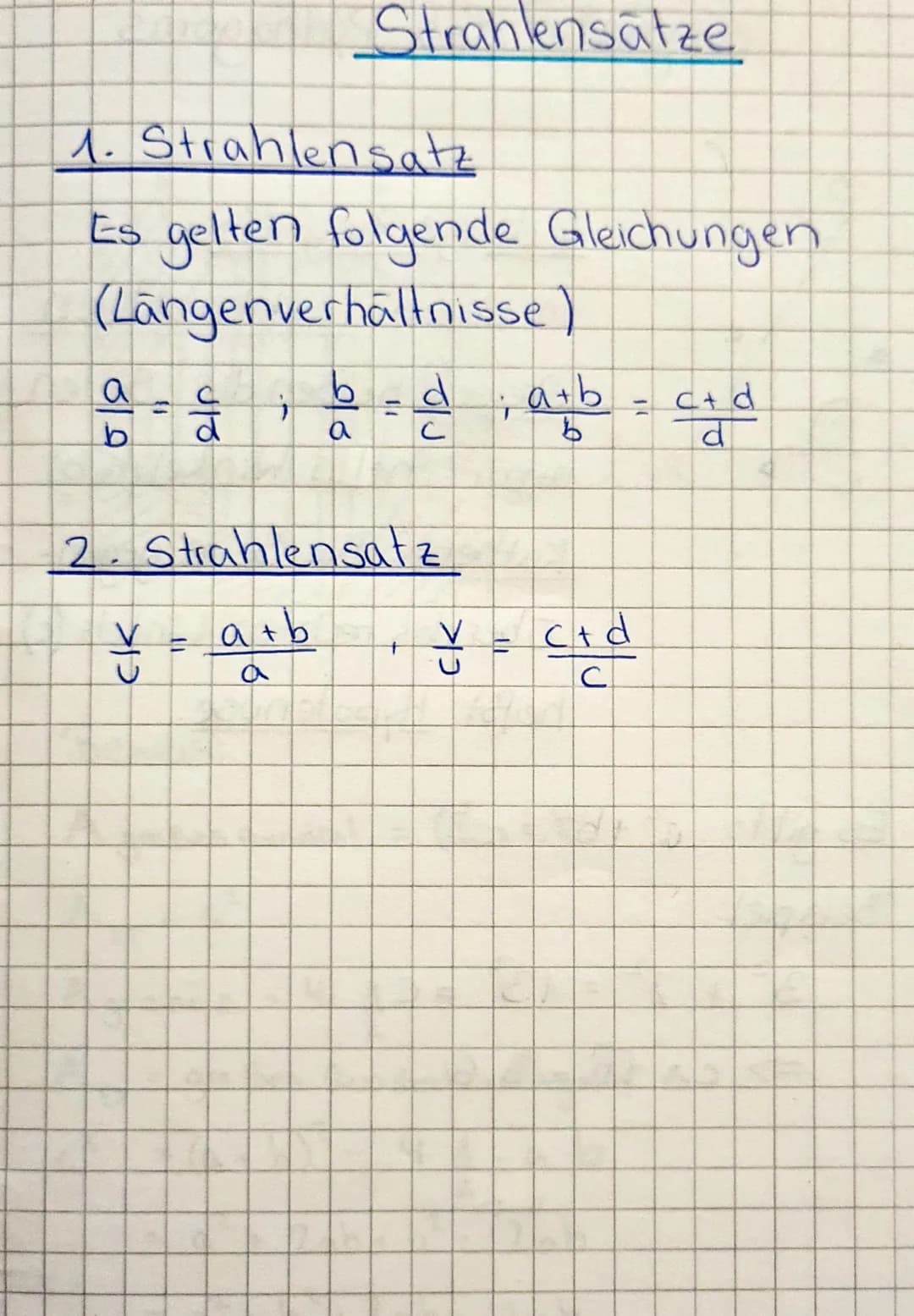 # Strahlensätze
## Voraussetzungen:
u und v sind parallel ($u \parallel v$)
## Streckenlängen:
- $a = 3,3 \text{ cm}$
- $b = 2,2 \text{ cm