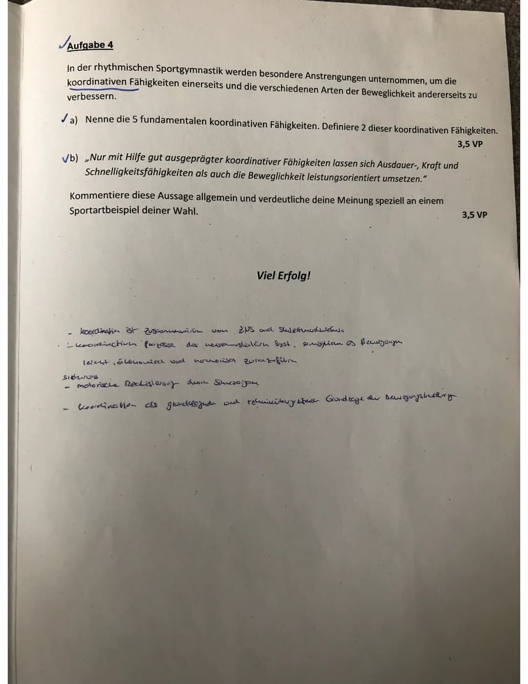 b) Die Reaktionsgeschwindigkeit, also die Geschwindiglait
vom Auftreten eines Signals bis zur ersten
Muskel Kontraletion. Dies ist Abhängig