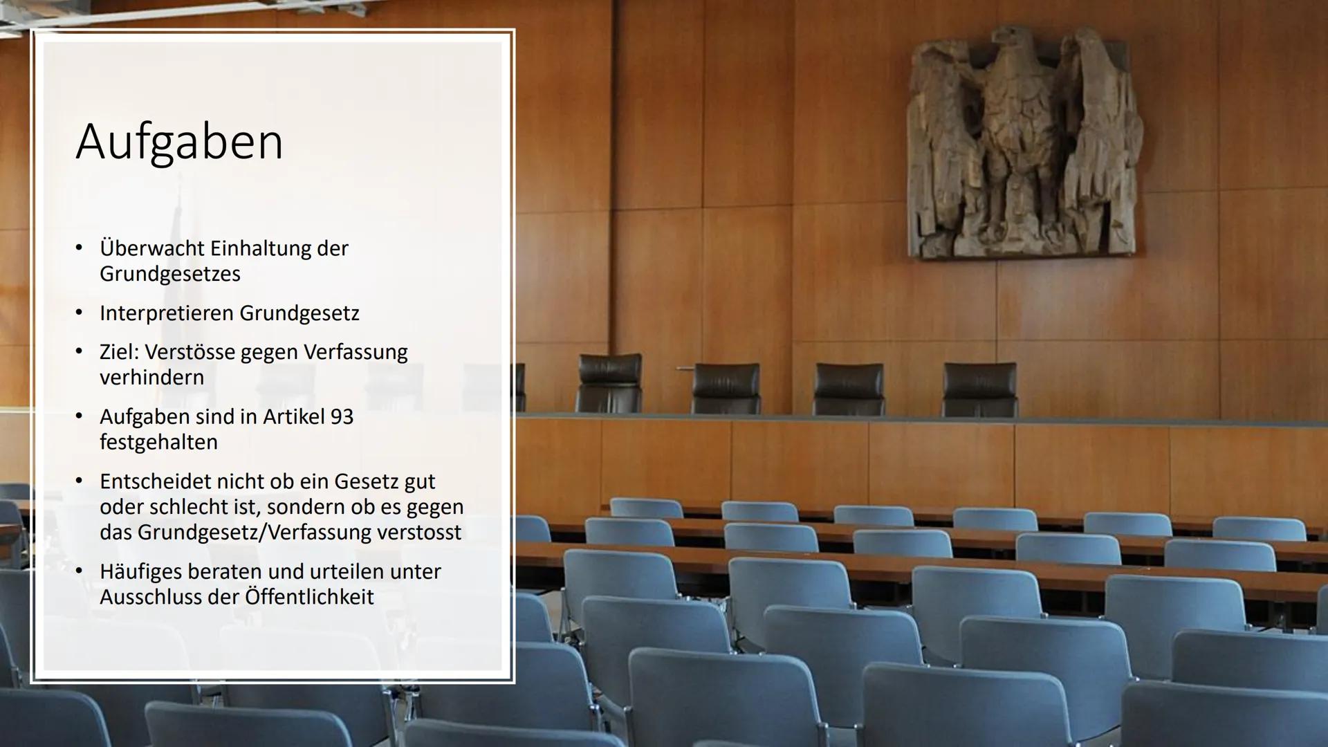 Zi
Bundesverfassungsgericht Inhalt
●
Grundwissen
Aufbau
Bundesverfassungsrichter
Aufgaben
Fakten Grundwissen
●
1 der 5 ständigen
Verfassungs