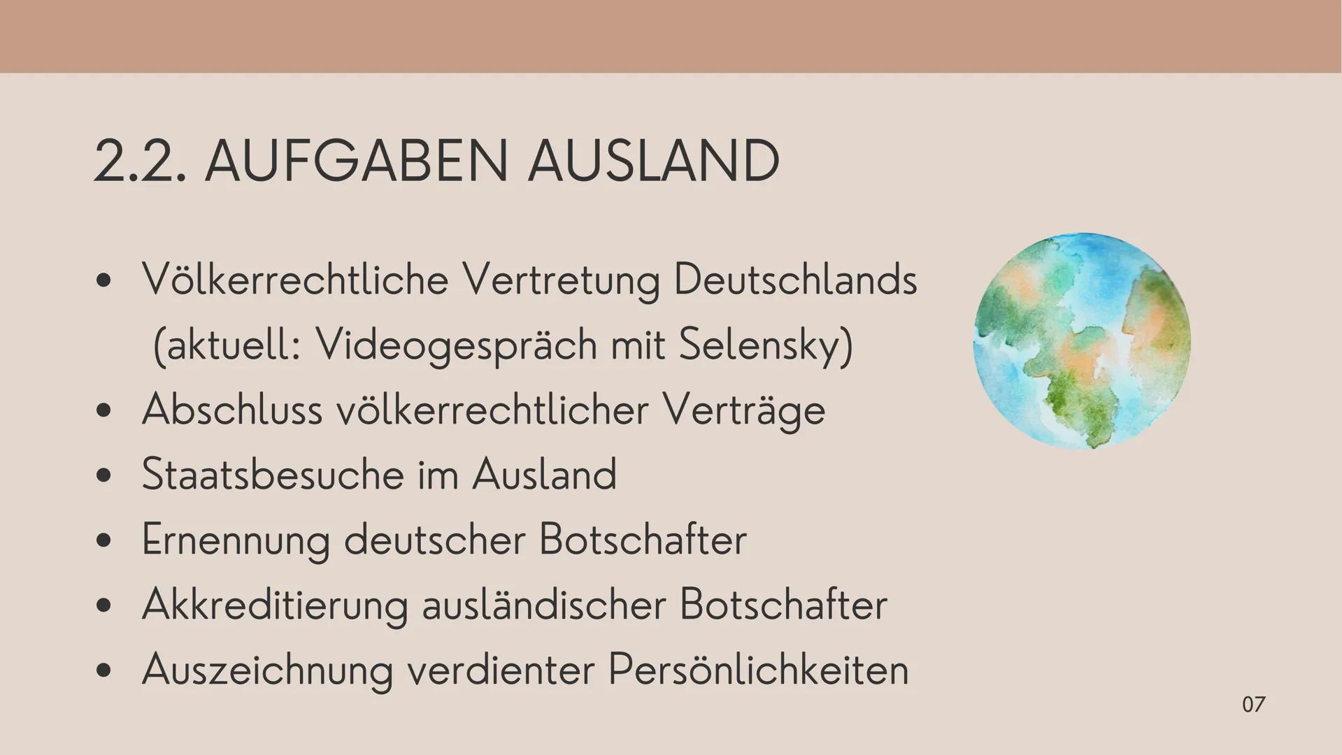 # DER
# BUNDESPRÄSIDENT
VERFASSUNGSORGANE # GLIEDERUNG
1. BIOGRAFIE
2. AUFGABEN
    * INLAND
    * AUSLAND
3. WAHL
4. BUNDESPRÄSIDIALAMT