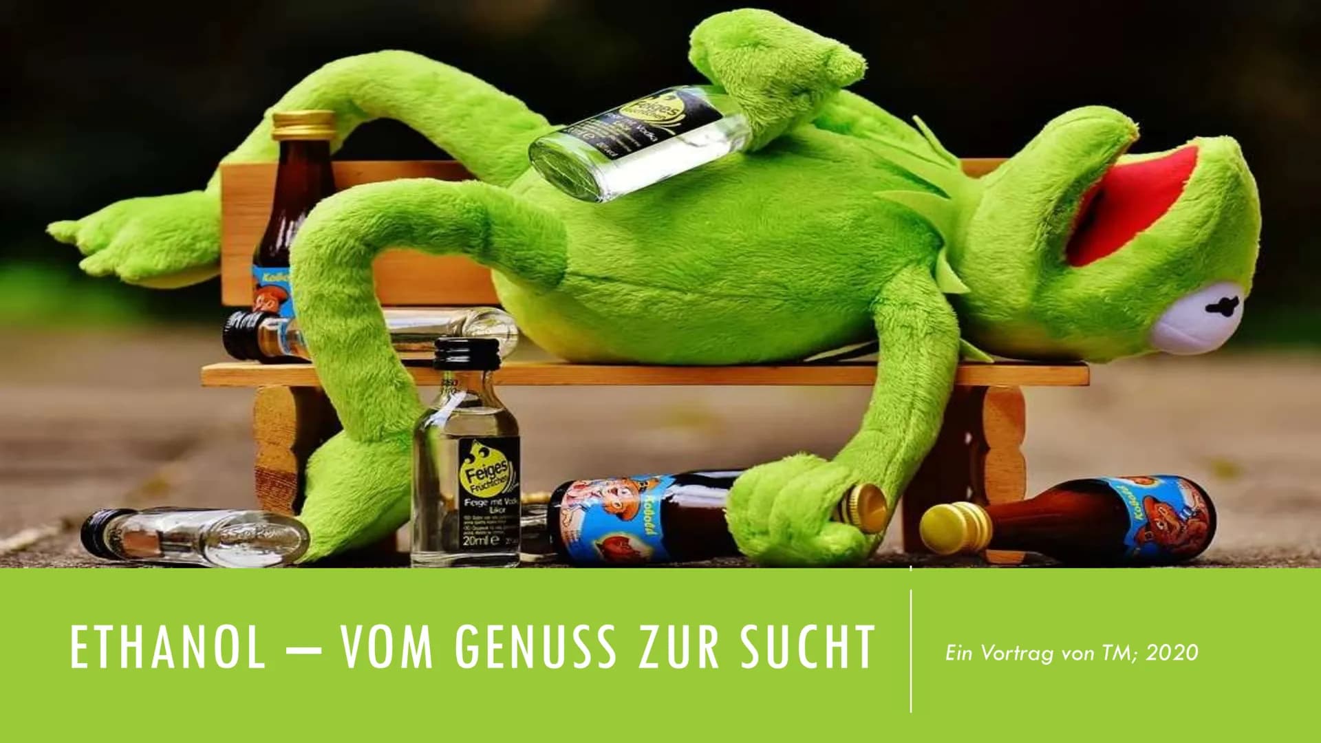 # ETHANOL - VOM GENUSS ZUR SUCHT
## 1. Grundlagen
### Definition:
- Summenformel: $C_2H_6O$
- reine Substanz farblos, bei Raumtemperatur