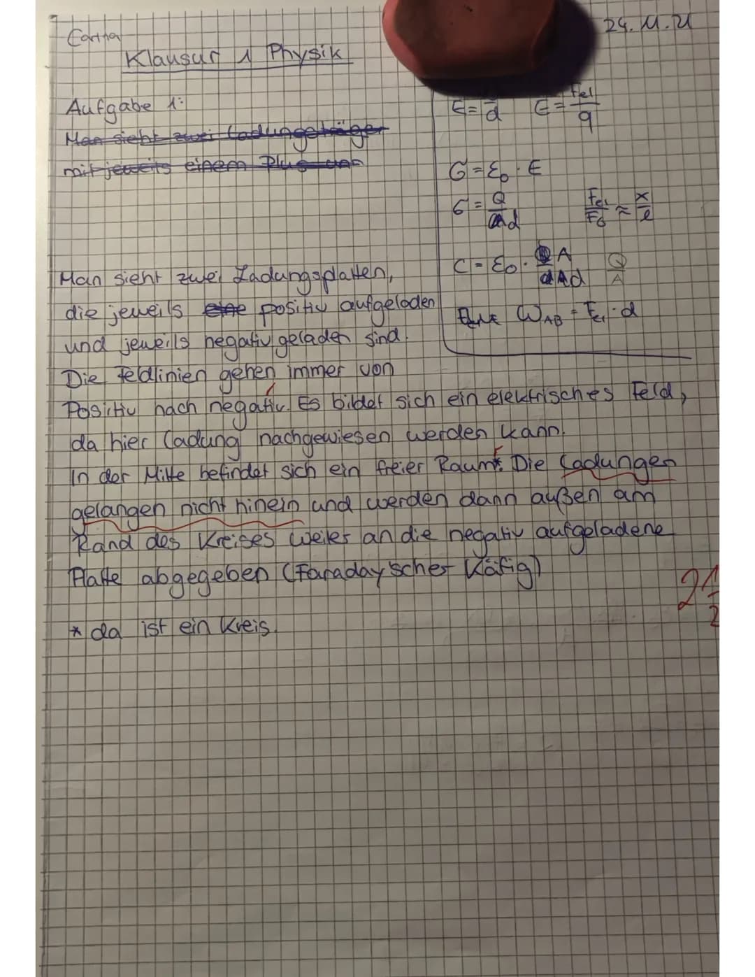 Klassenarbeit Nr Inha
med OTRVIS
24.11.2021
Konstanten:
g=9,81N/kg
60=8,85$\cdot 10^{-12}$CV$^{-1}$m
Aufgabe 1: (3 Punkte)
Zeichne das Feld