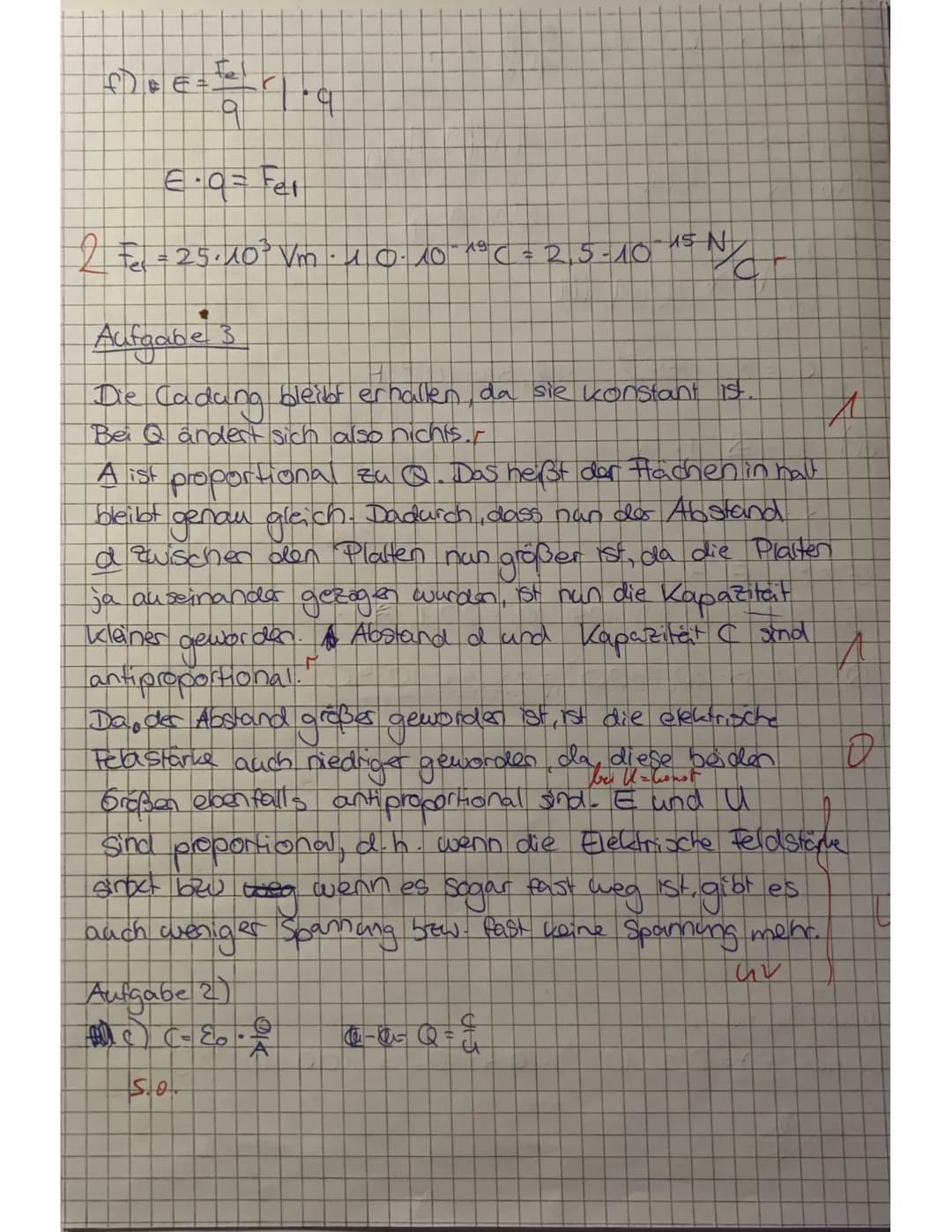Klassenarbeit Nr Inha
med OTRVIS
24.11.2021
Konstanten:
g=9,81N/kg
60=8,85$\cdot 10^{-12}$CV$^{-1}$m
Aufgabe 1: (3 Punkte)
Zeichne das Feld