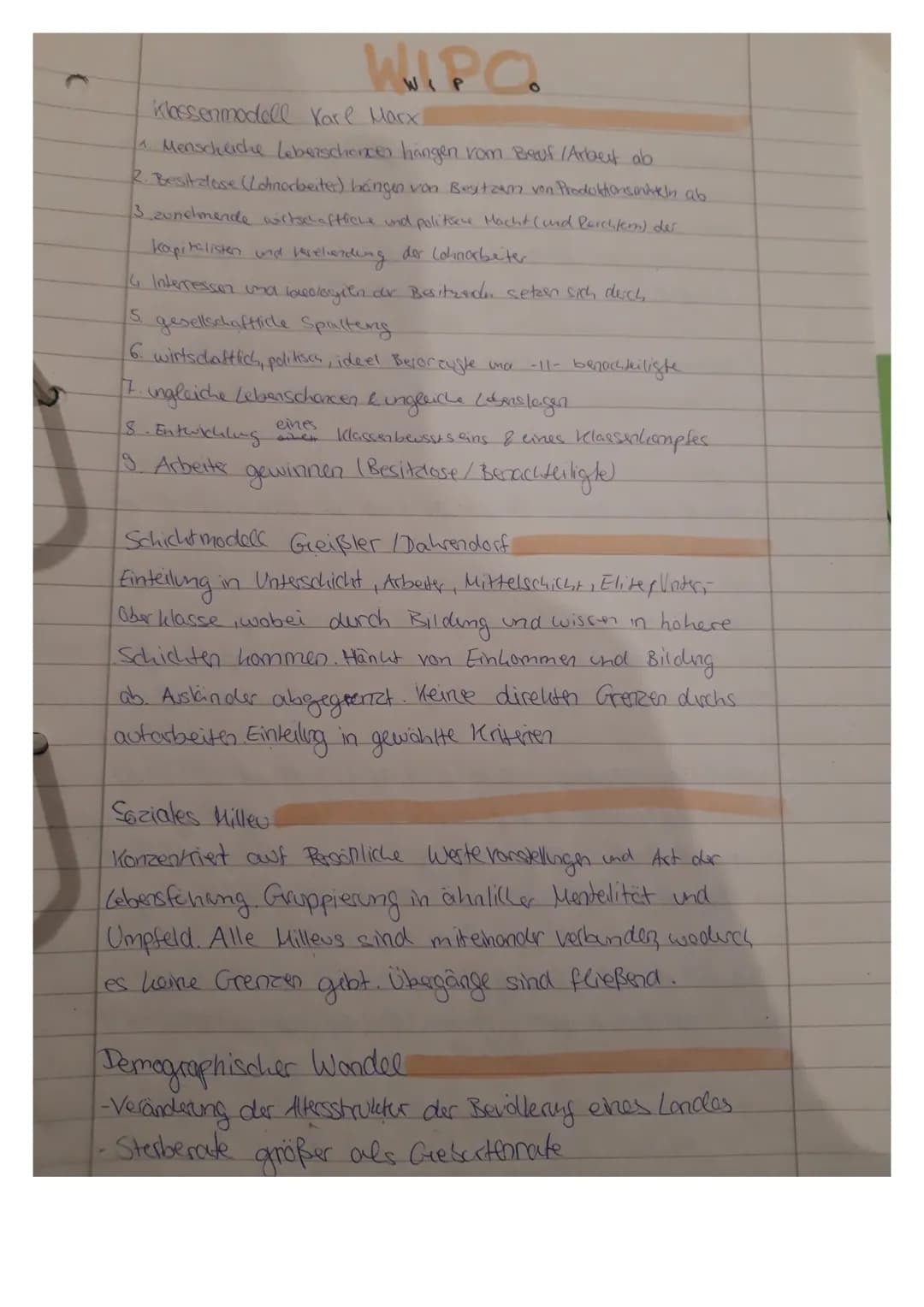 <p>Die Definition der politischen Entscheidung fällt durch kriterienorientierte und argumentative Argumente, die die Effizienz einer politi