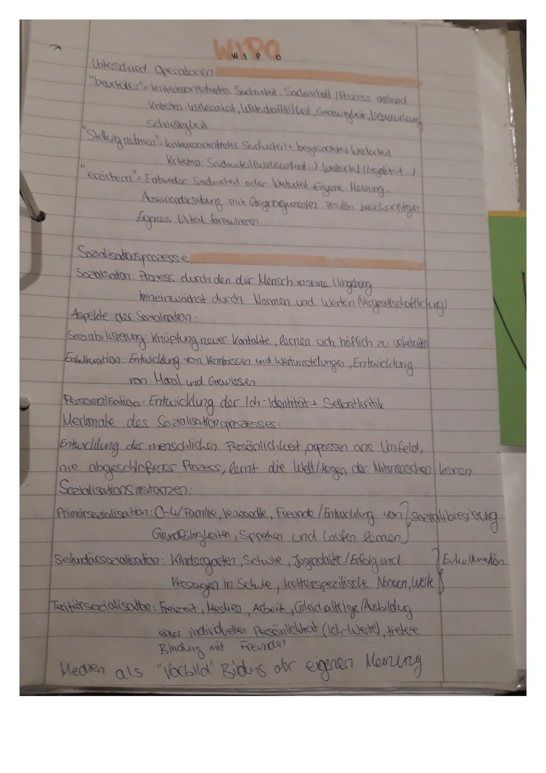 <p>Die Definition der politischen Entscheidung fällt durch kriterienorientierte und argumentative Argumente, die die Effizienz einer politi