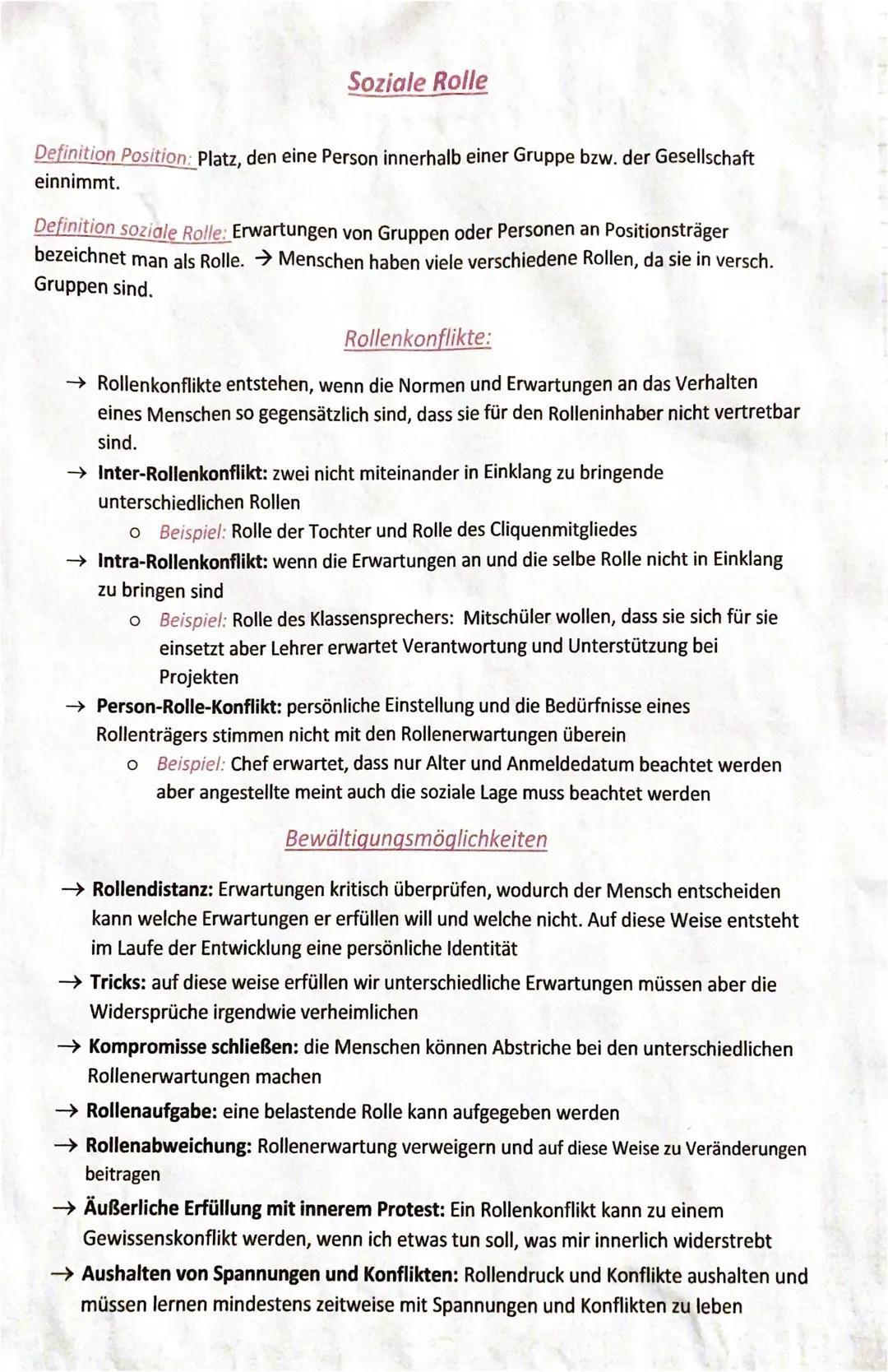 # Soziale Rolle
Definition Position: Platz, den eine Person innerhalb einer Gruppe bzw. der Gesellschaft
einnimmt.
Definition soziale Roll
