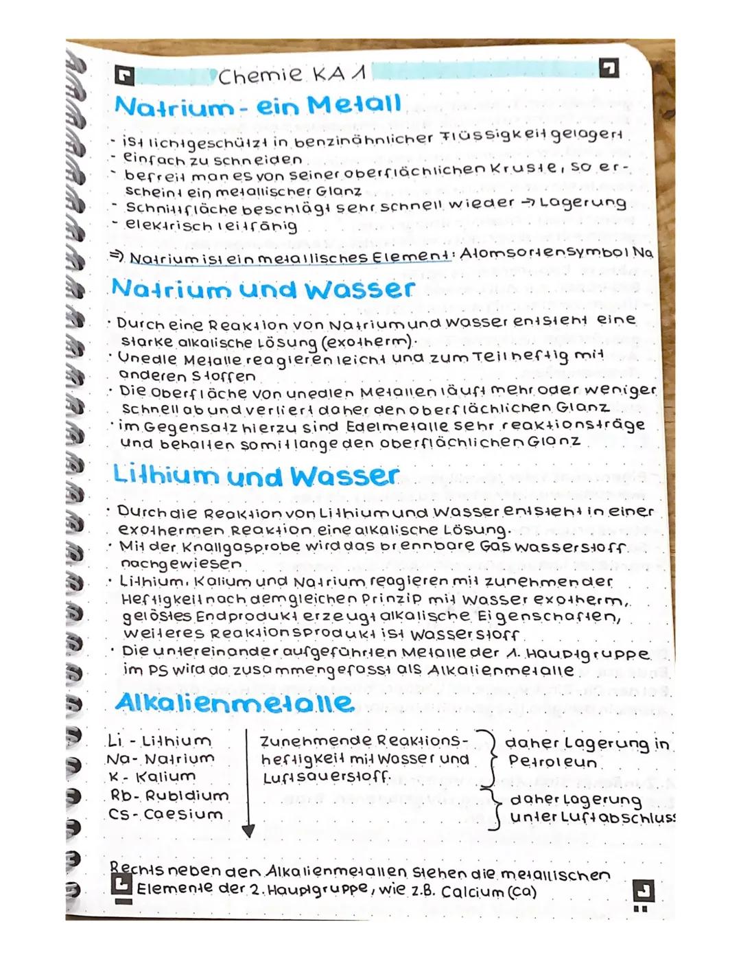 # Neutralisation
NaOH(aq) + HCl(aq)
Na+0
Hydroxidion
H
H
Θ
Na+ ICII +
H
1
Naci
210-H
NaOH(aq) + HCl(aq) → NaCl(aq) + 2 H2O
Brönsted-Base Brö
